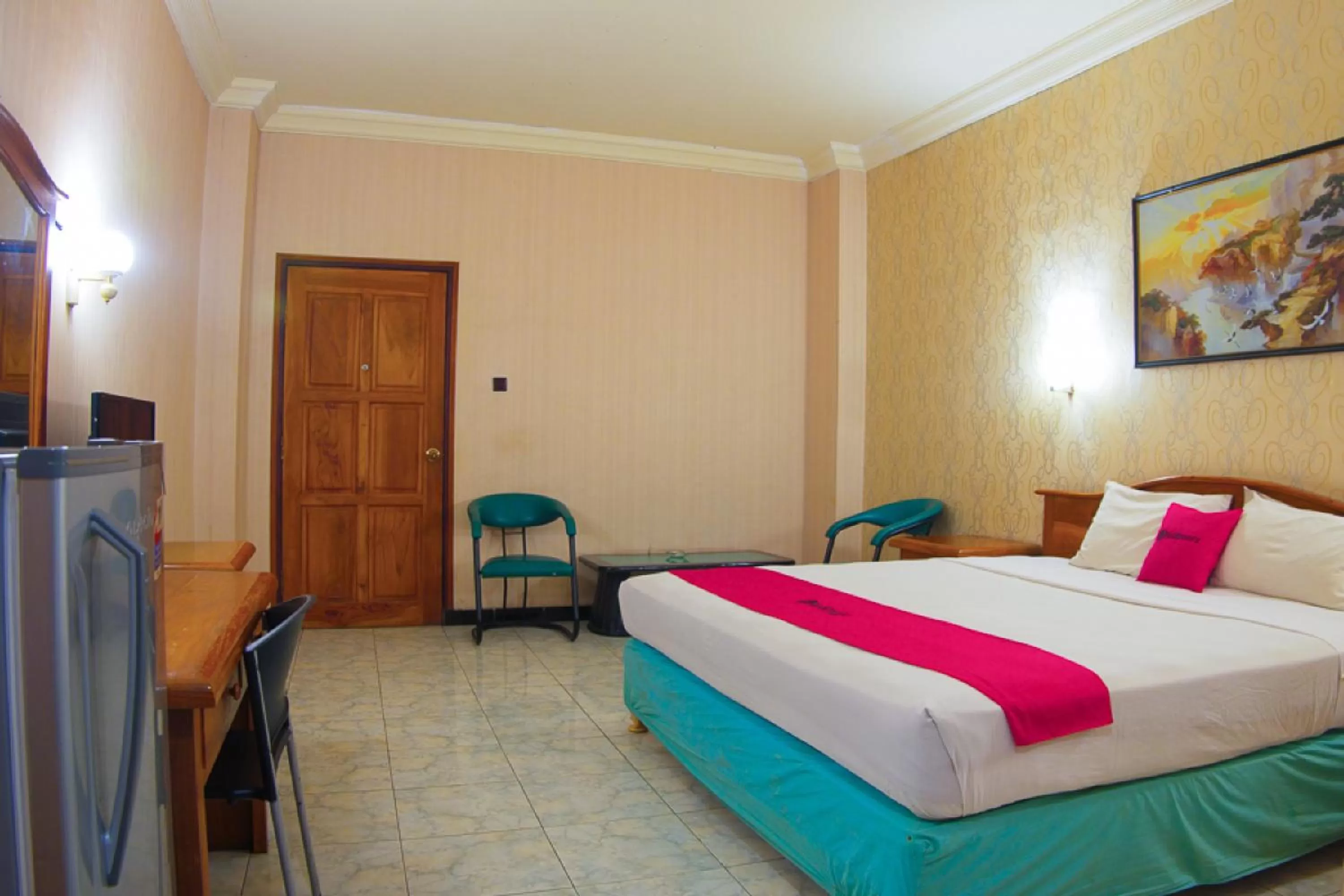 Bedroom, Bed in RedDoorz Plus At Hotel Pantai Timor