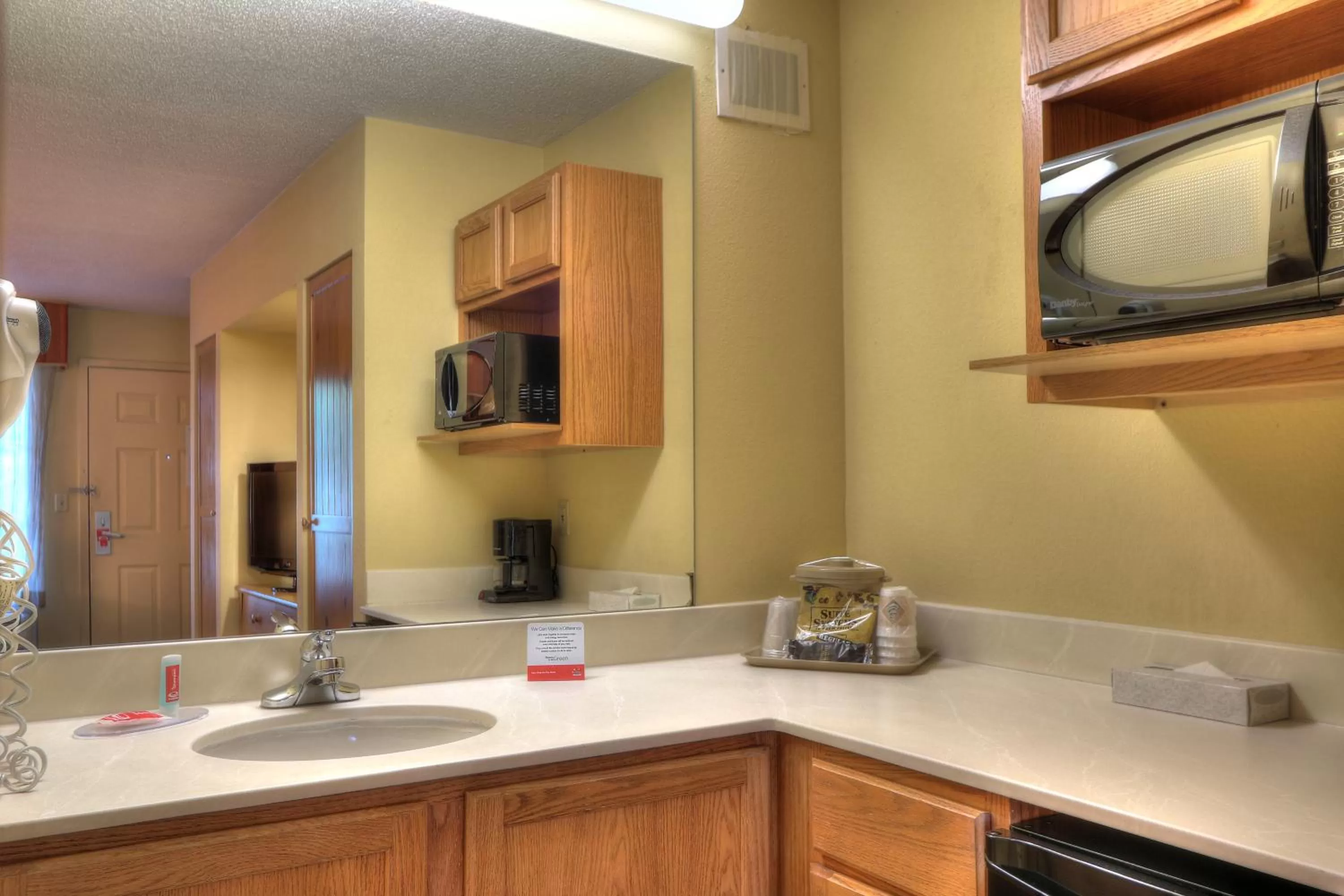 minibar in Econo Lodge Pigeon Forge Riverside