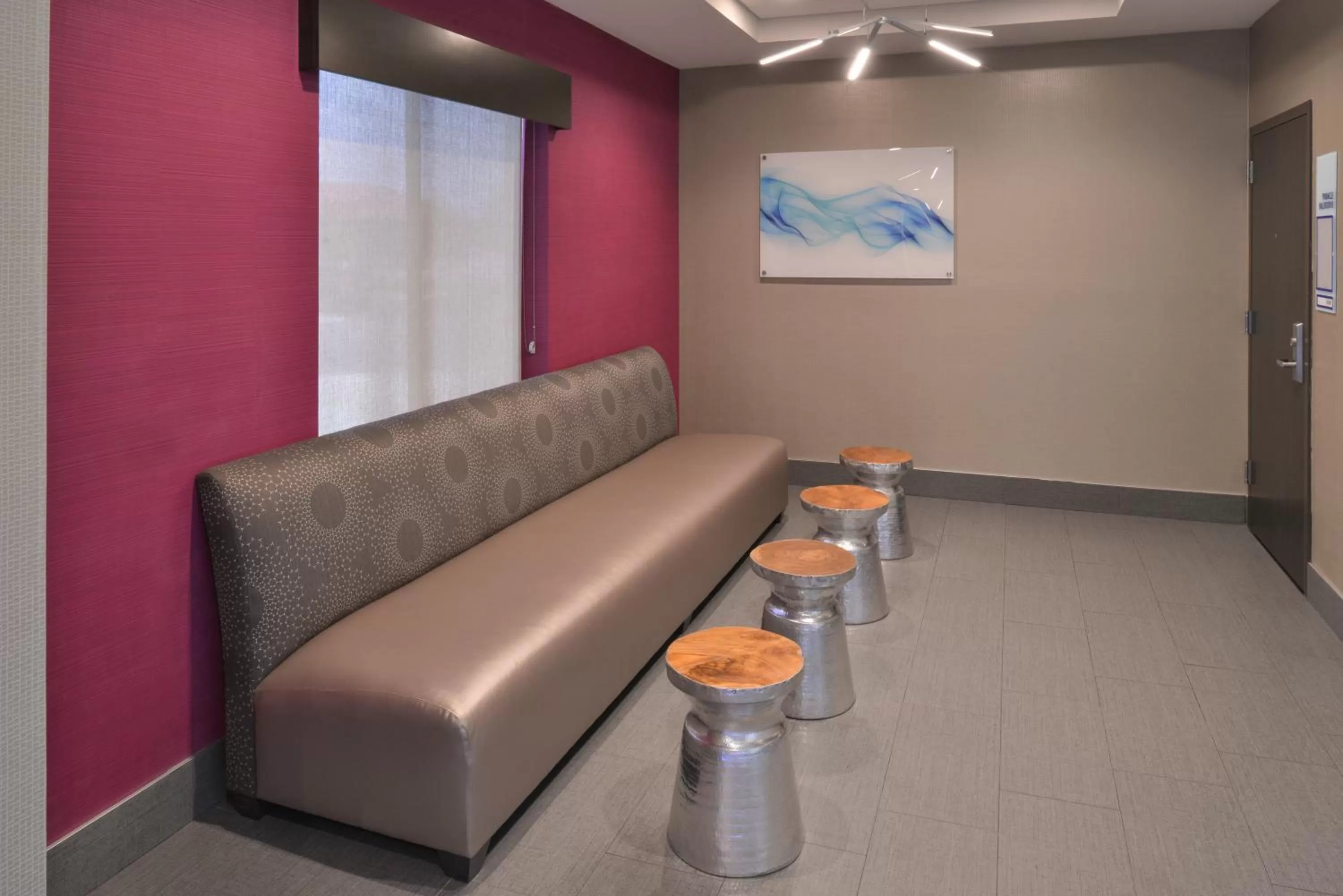 Meeting/conference room in Holiday Inn Express and Suites Bryant - Benton Area by IHG