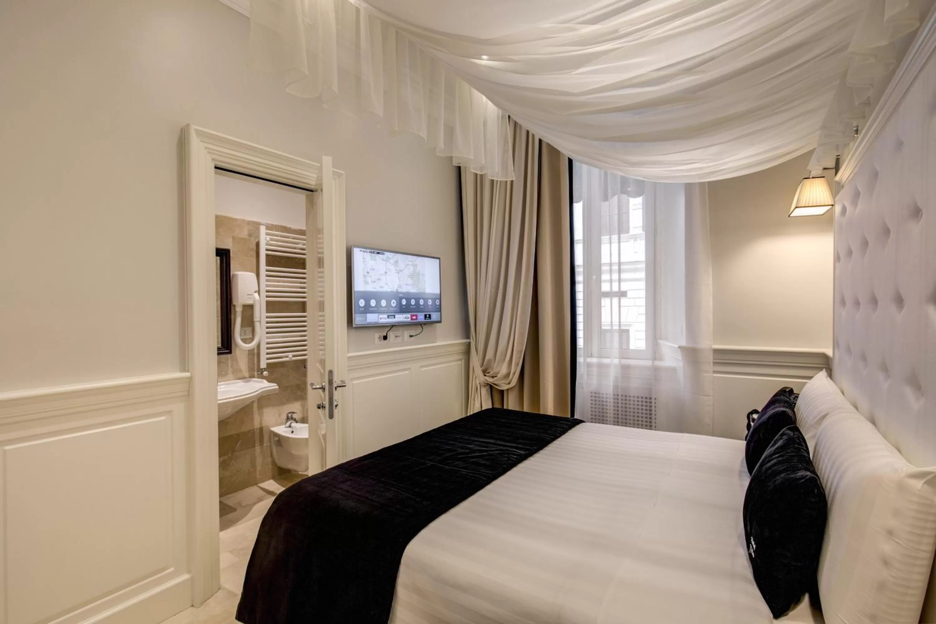 Photo of the whole room, Bed in Hotel Tito