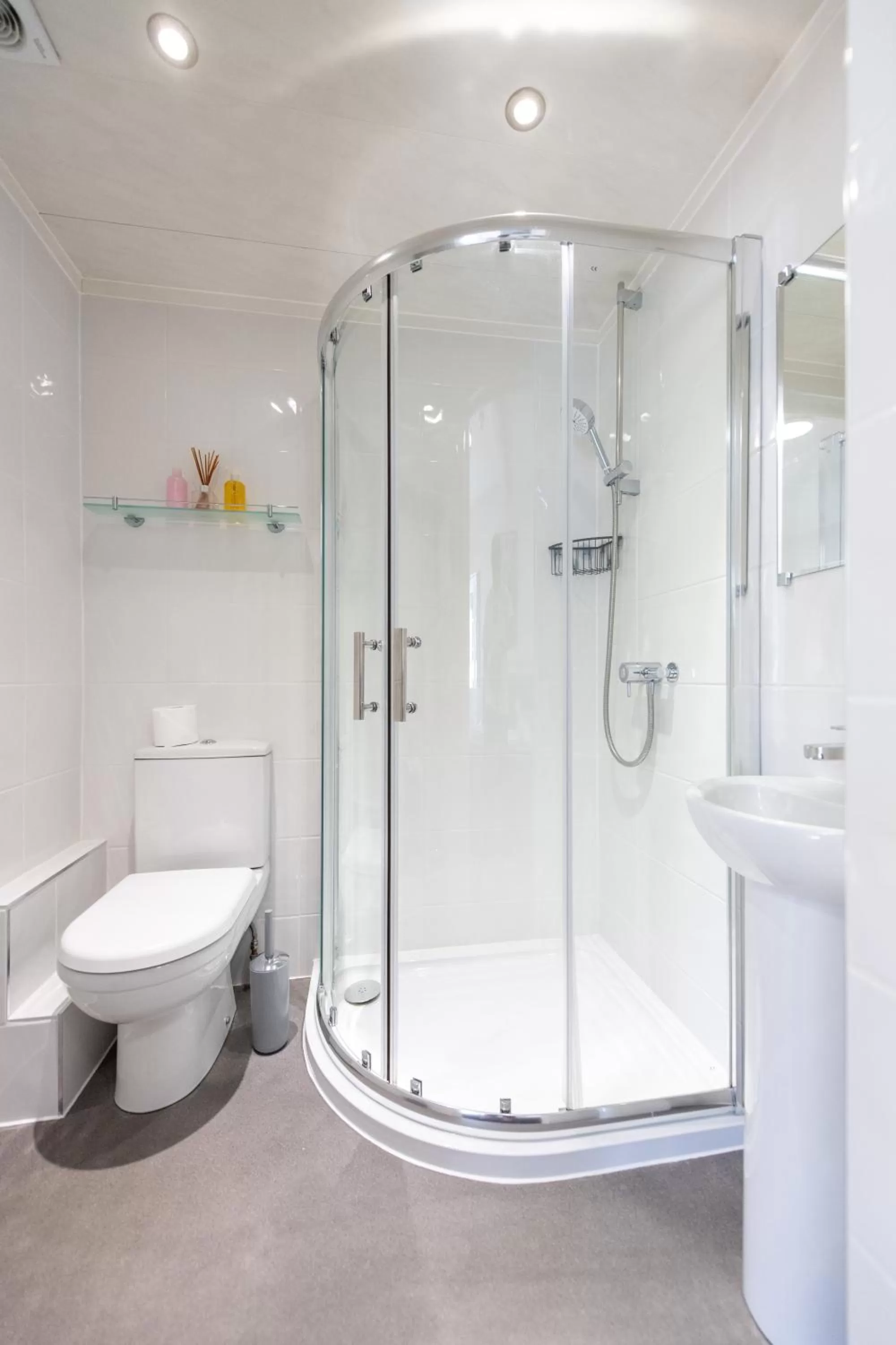 Shower in The Woodlands Hotel