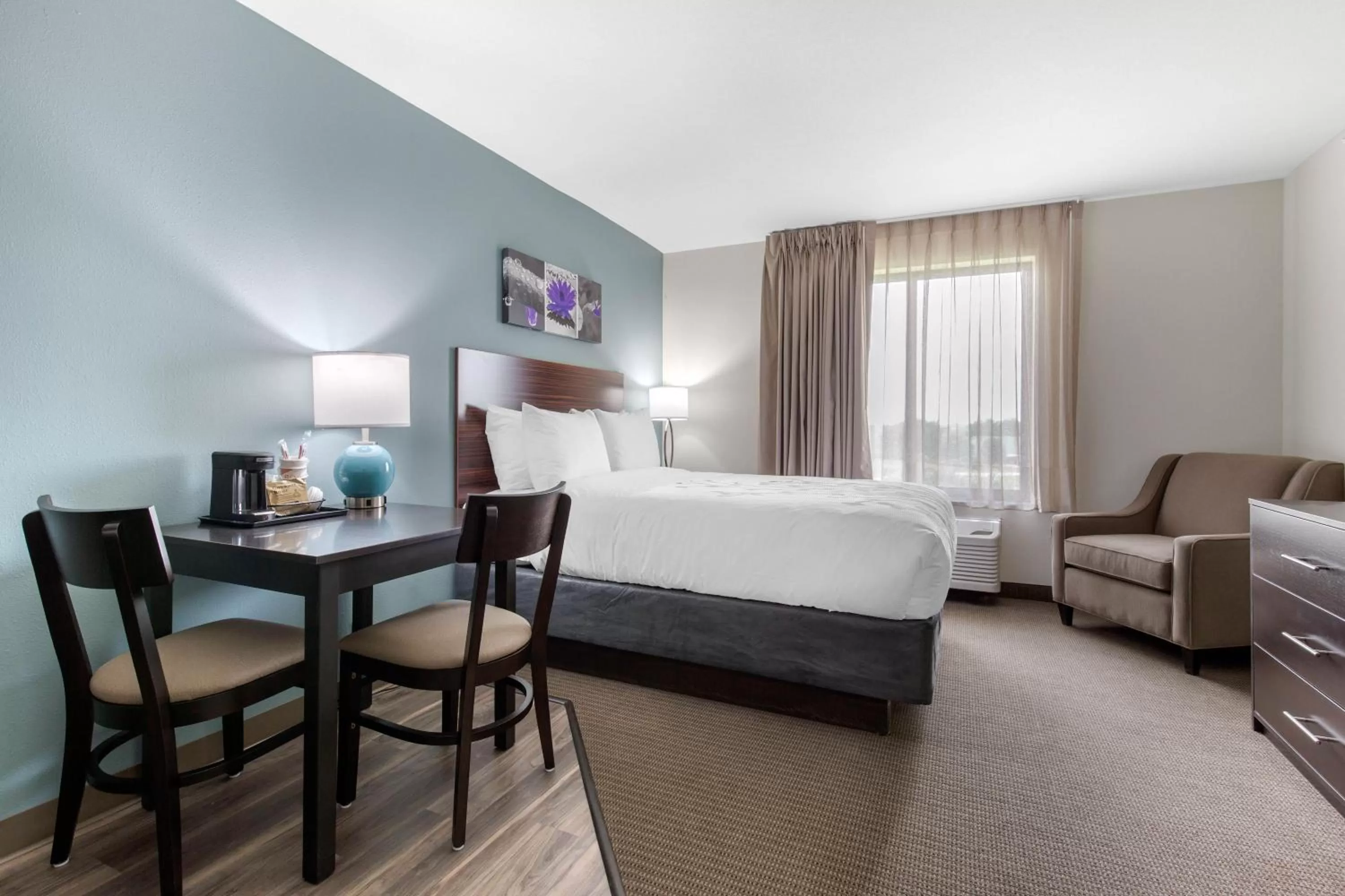 Photo of the whole room, Bed in Sleep Inn & Suites South Jacksonville