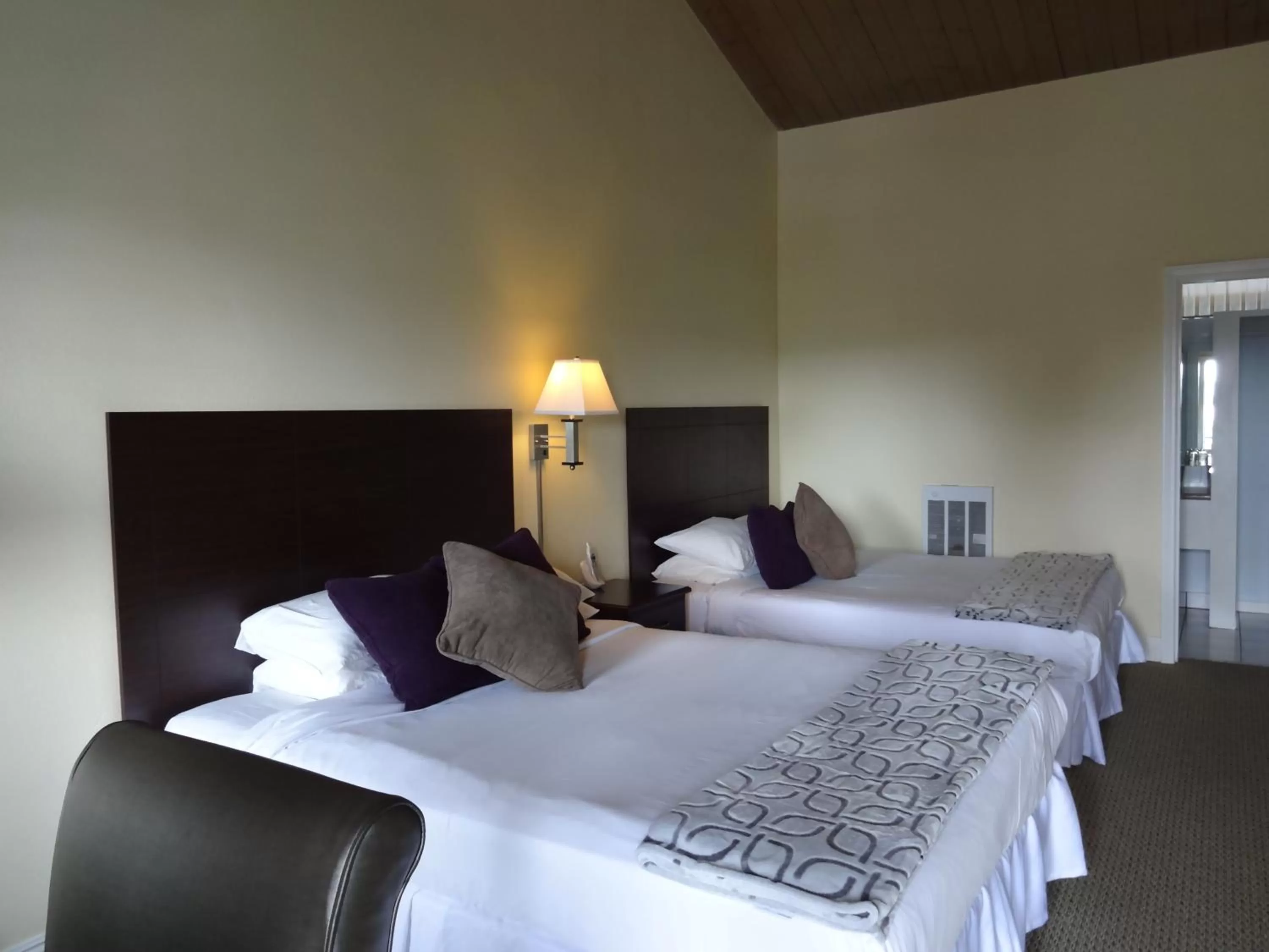 Bedroom, Bed in The Presidio