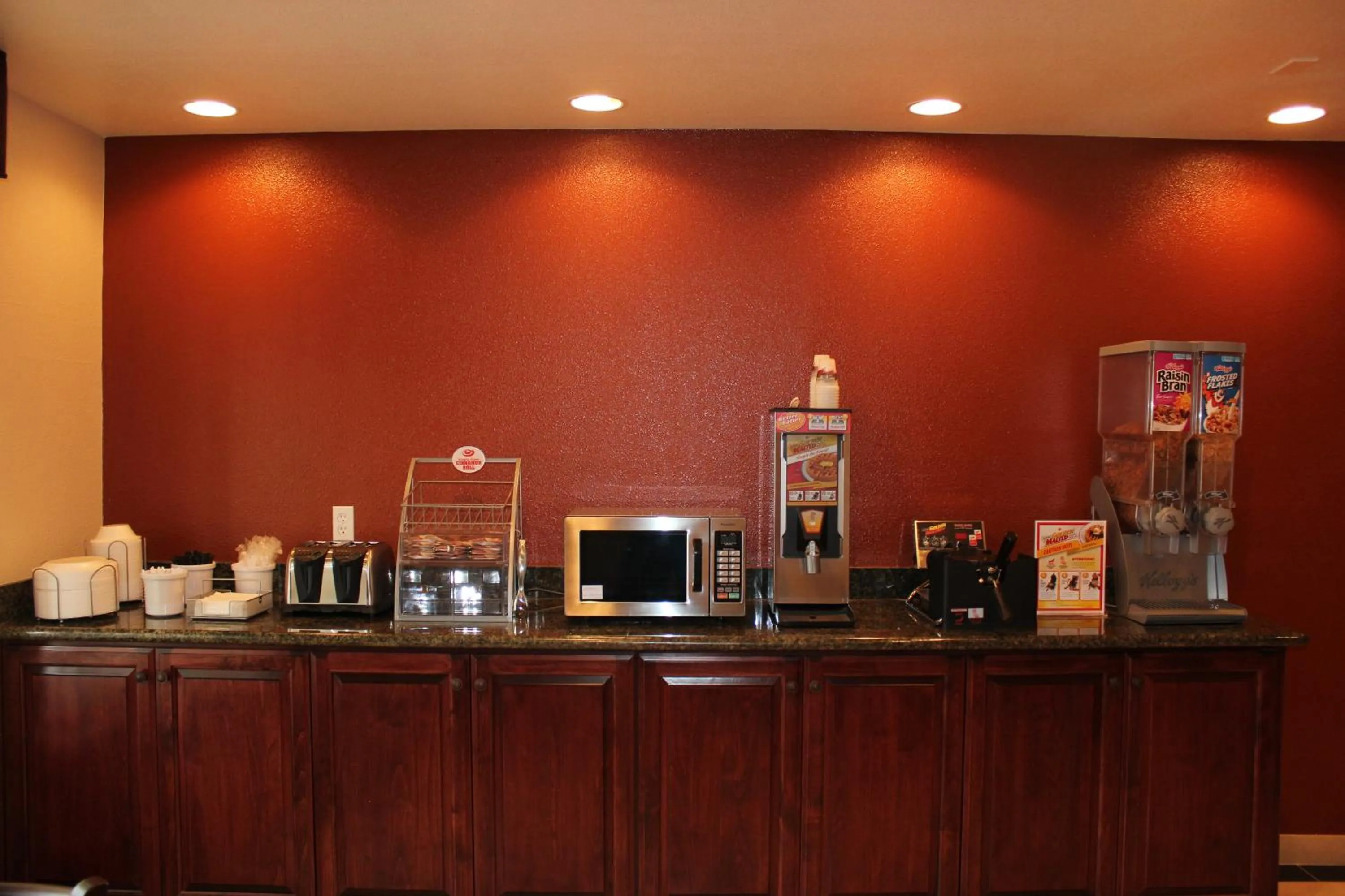 Restaurant/places to eat in Super 8 by Wyndham Vallejo/Napa Valley