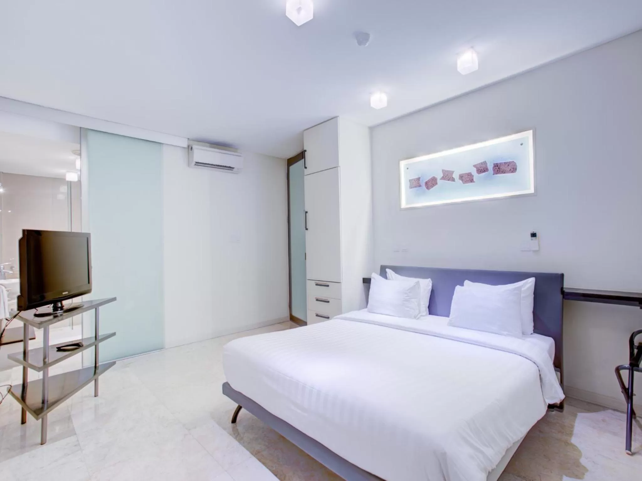 Three-Bedroom Penthouse with Well Equipped - Kitchenette in FuramaXclusive Ocean Beach Seminyak Bali