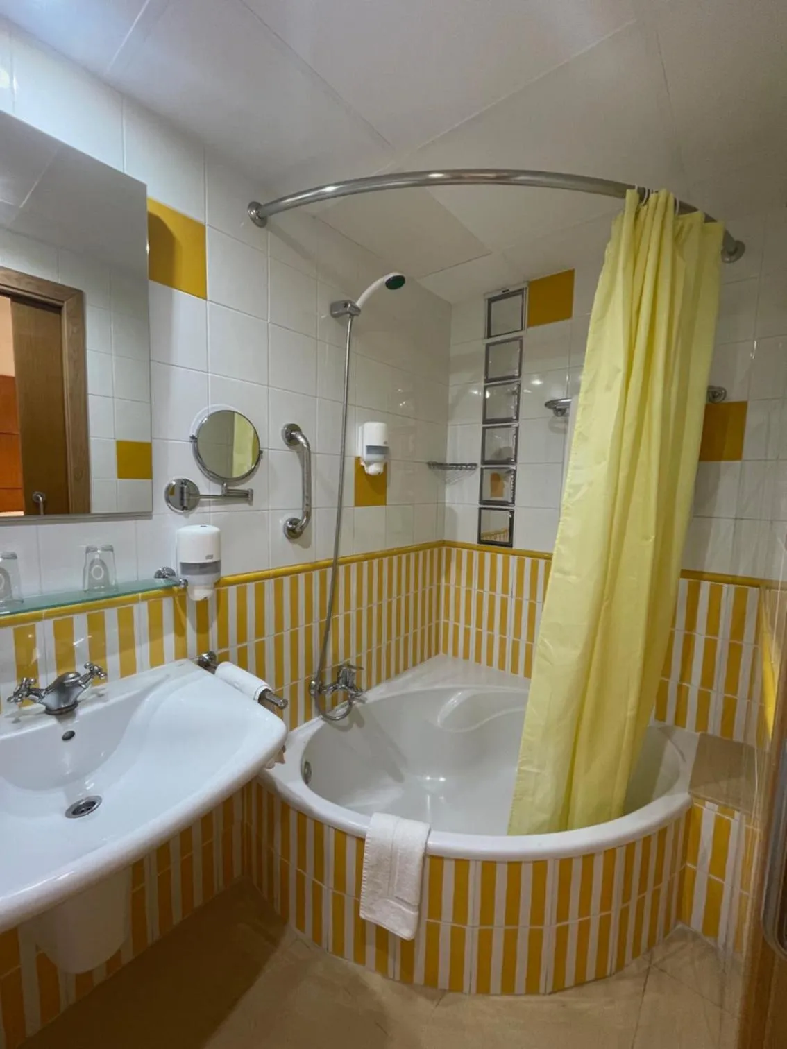 Bath in Hotel Tio Pepe