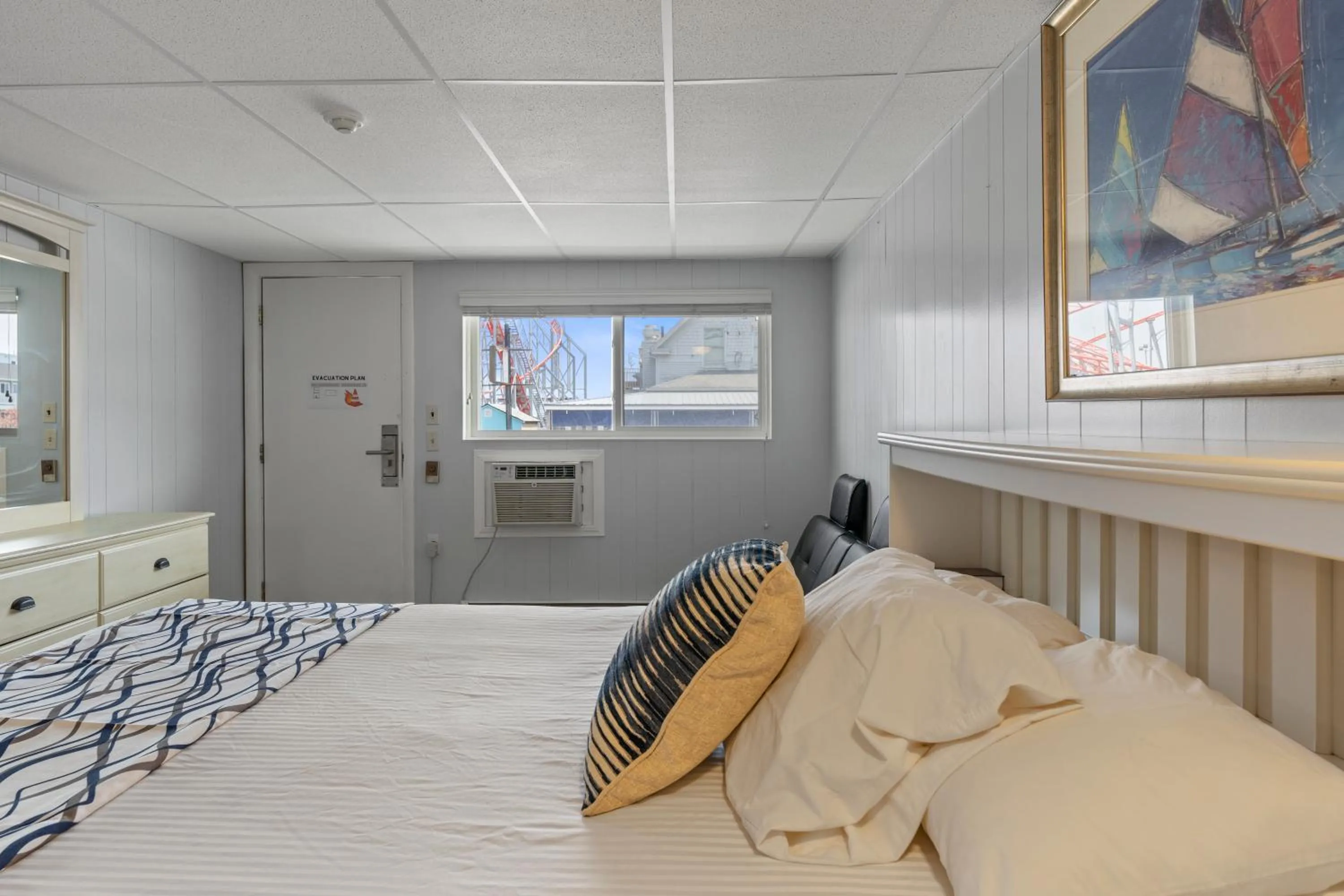 Bed in Mt Royal Motel