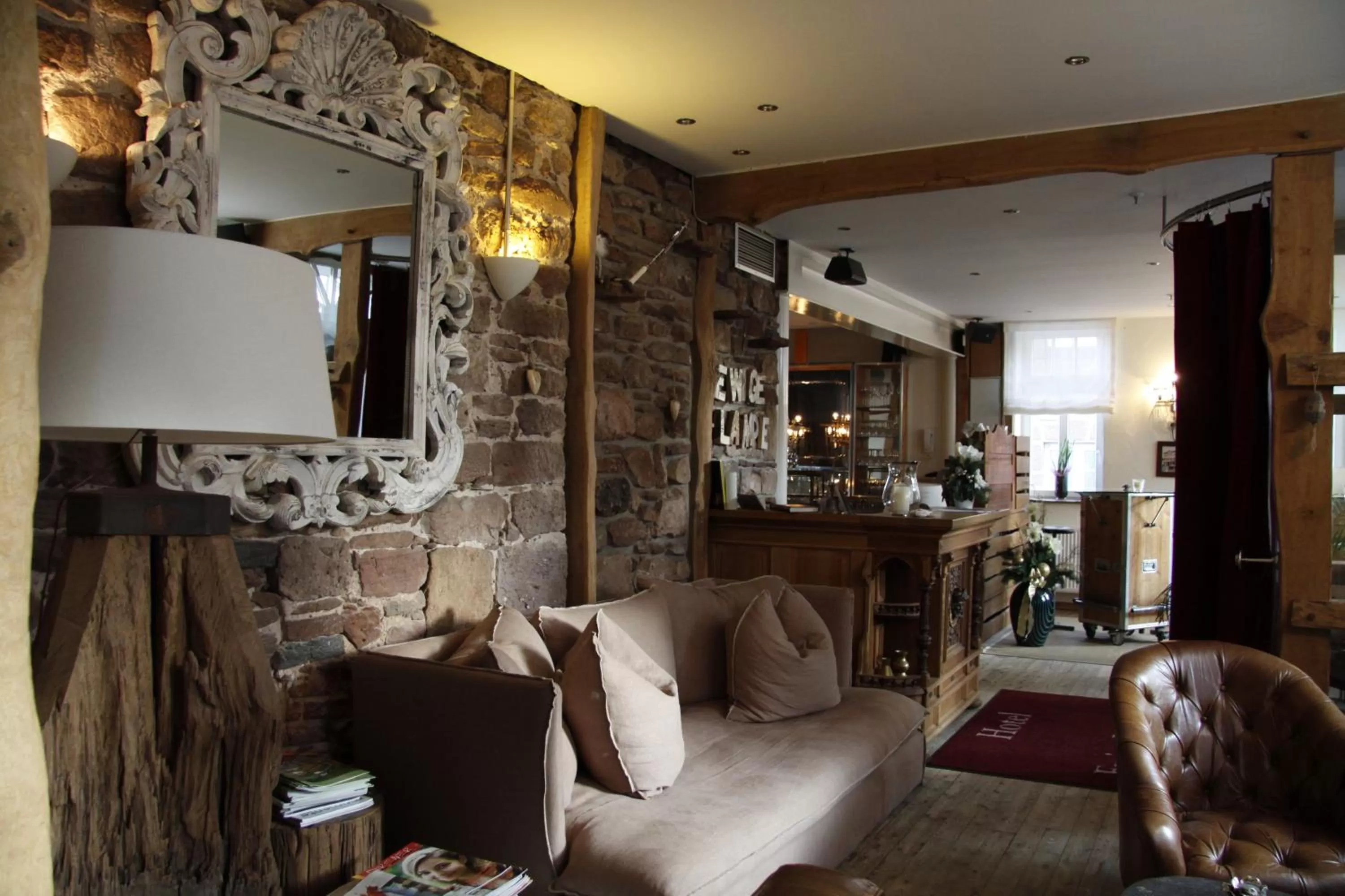 Lounge or bar in Zur Ewigen Lampe Romantisches Landhotel & Restaurant