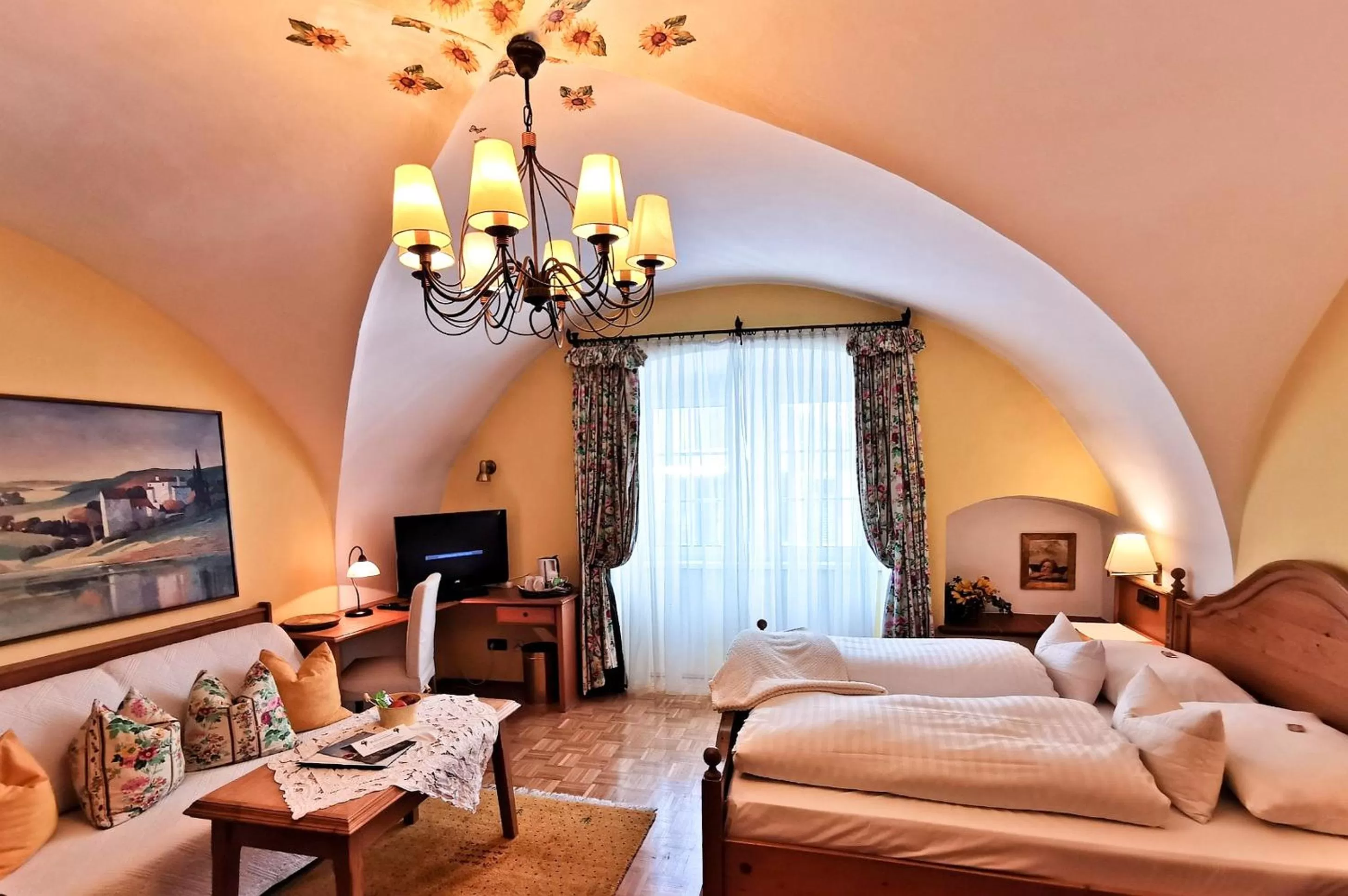 Photo of the whole room, Bed in Hotel-Residenz Schrannenhof