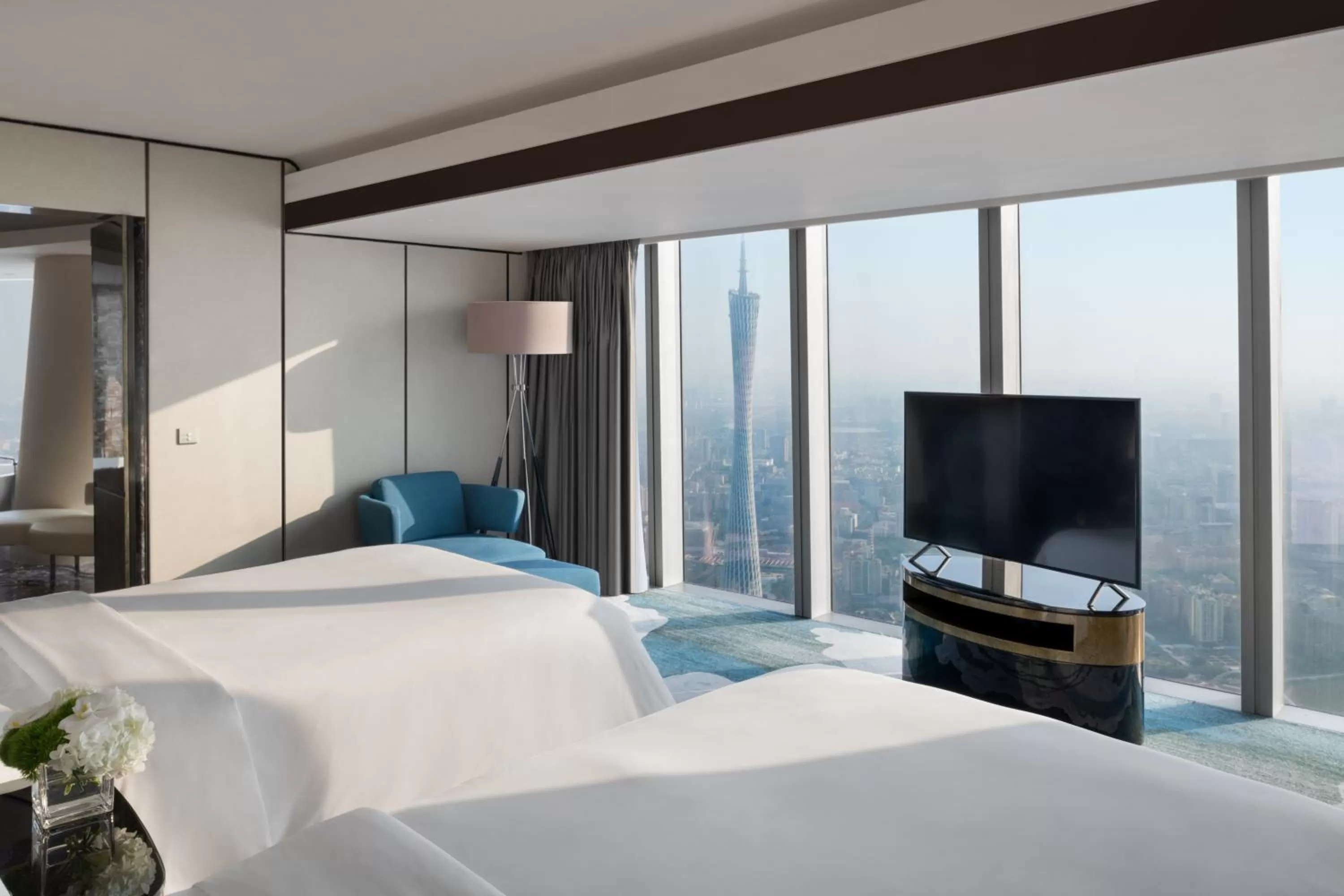 TV and multimedia, Bed in Four Seasons Hotel Guangzhou