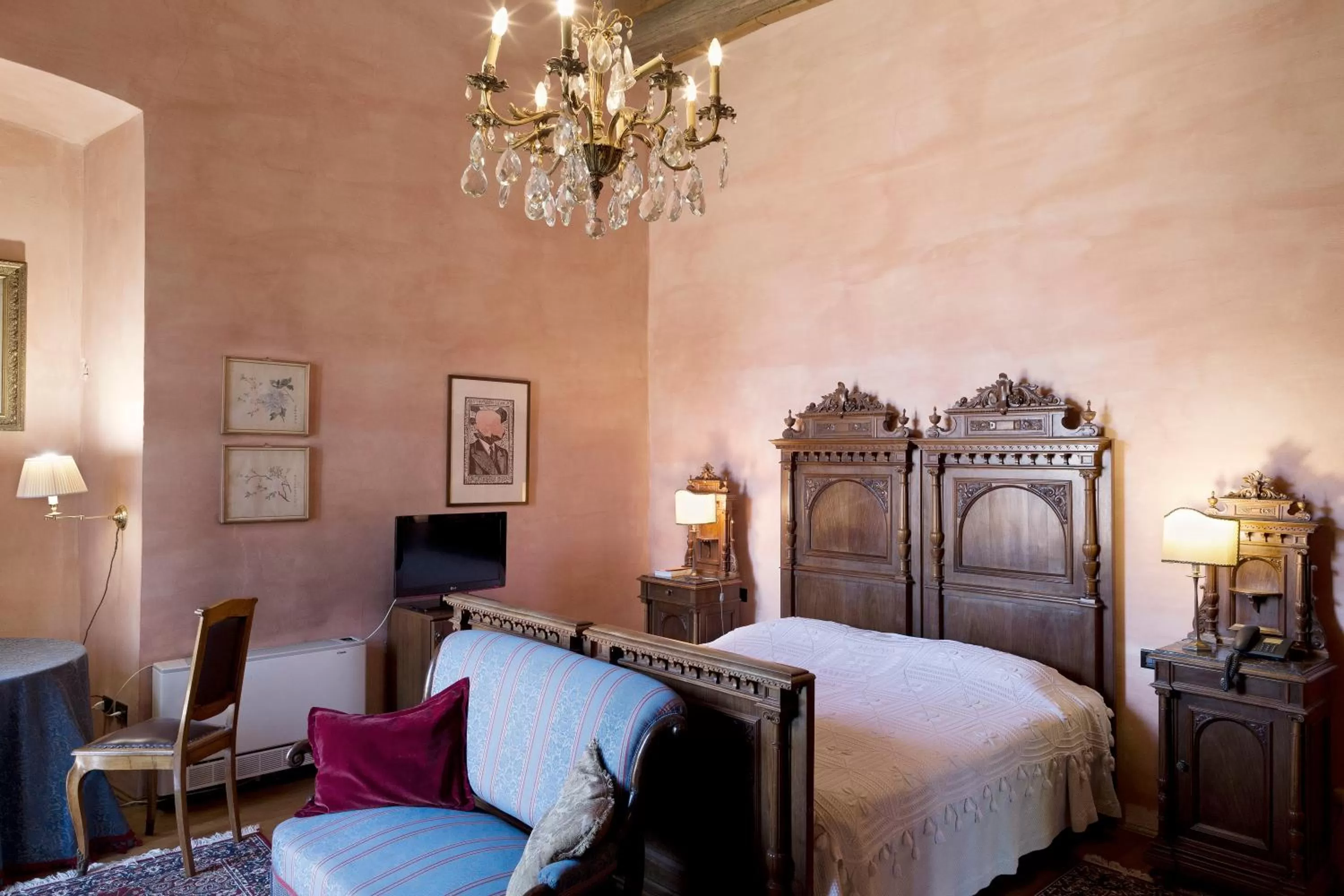 Bed in Hotel Locanda Dei Mai Intees