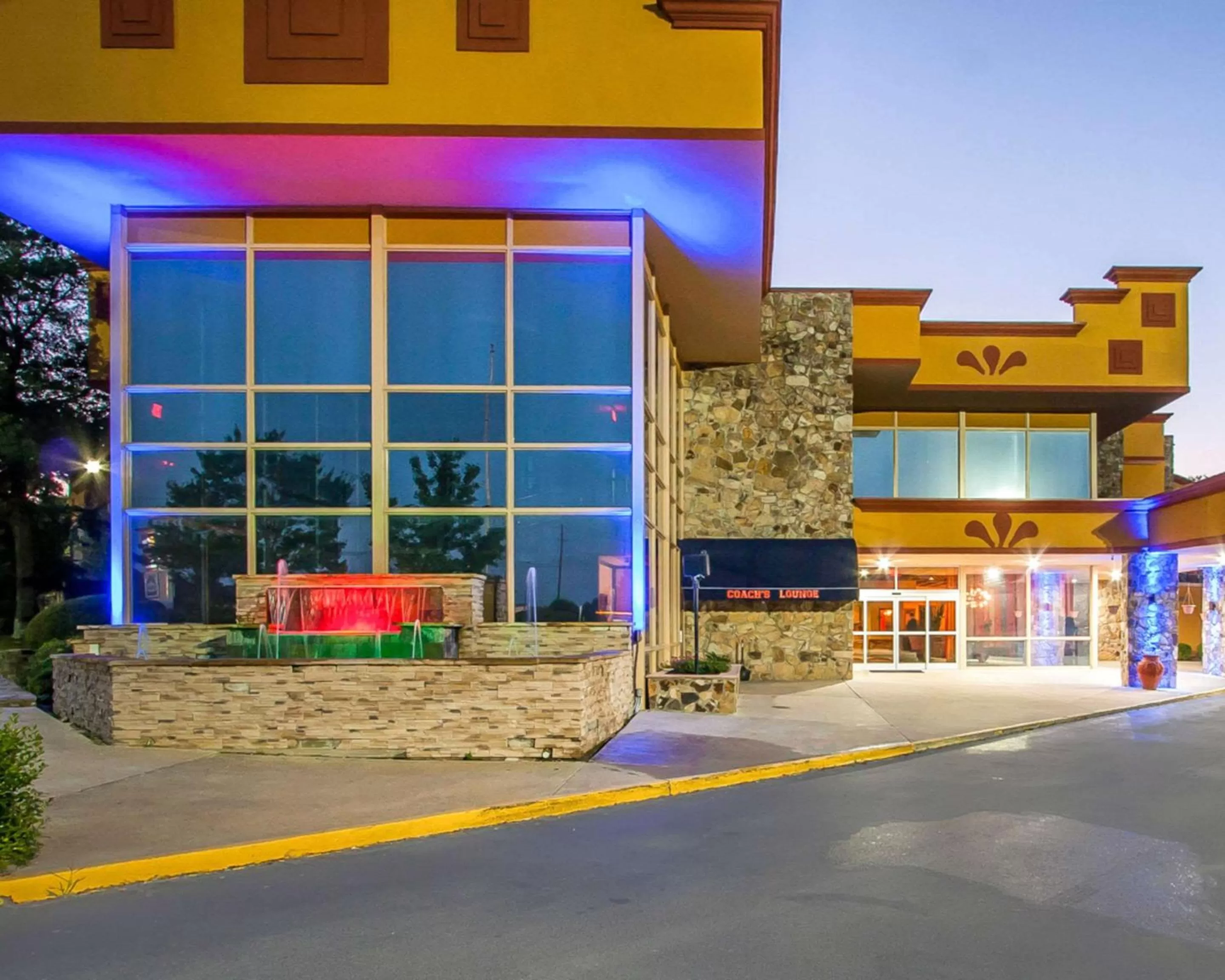 Property Building in Clarion Inn & Suites University Center