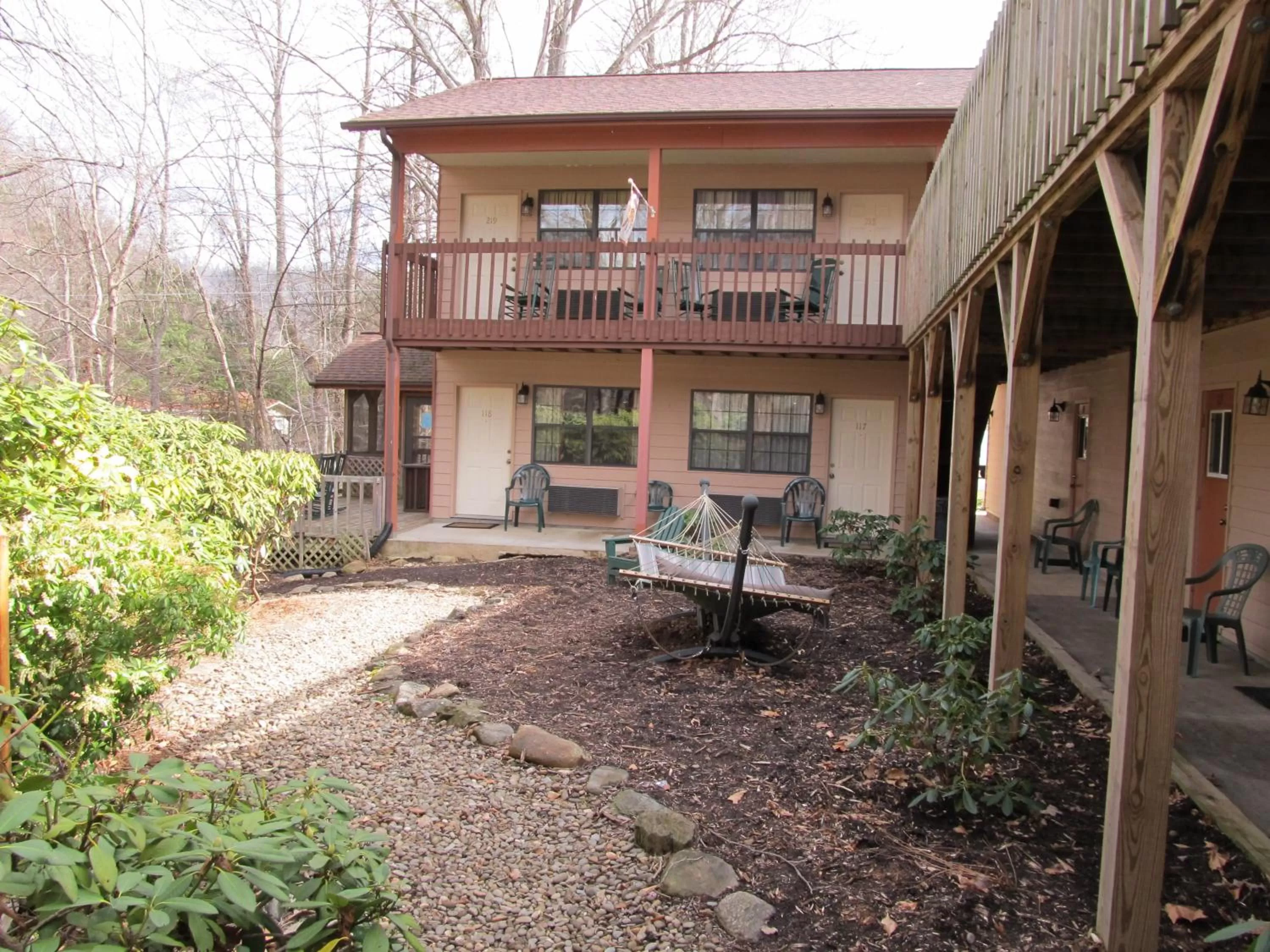 Facade/entrance in Jonathan Creek Inn and Villas