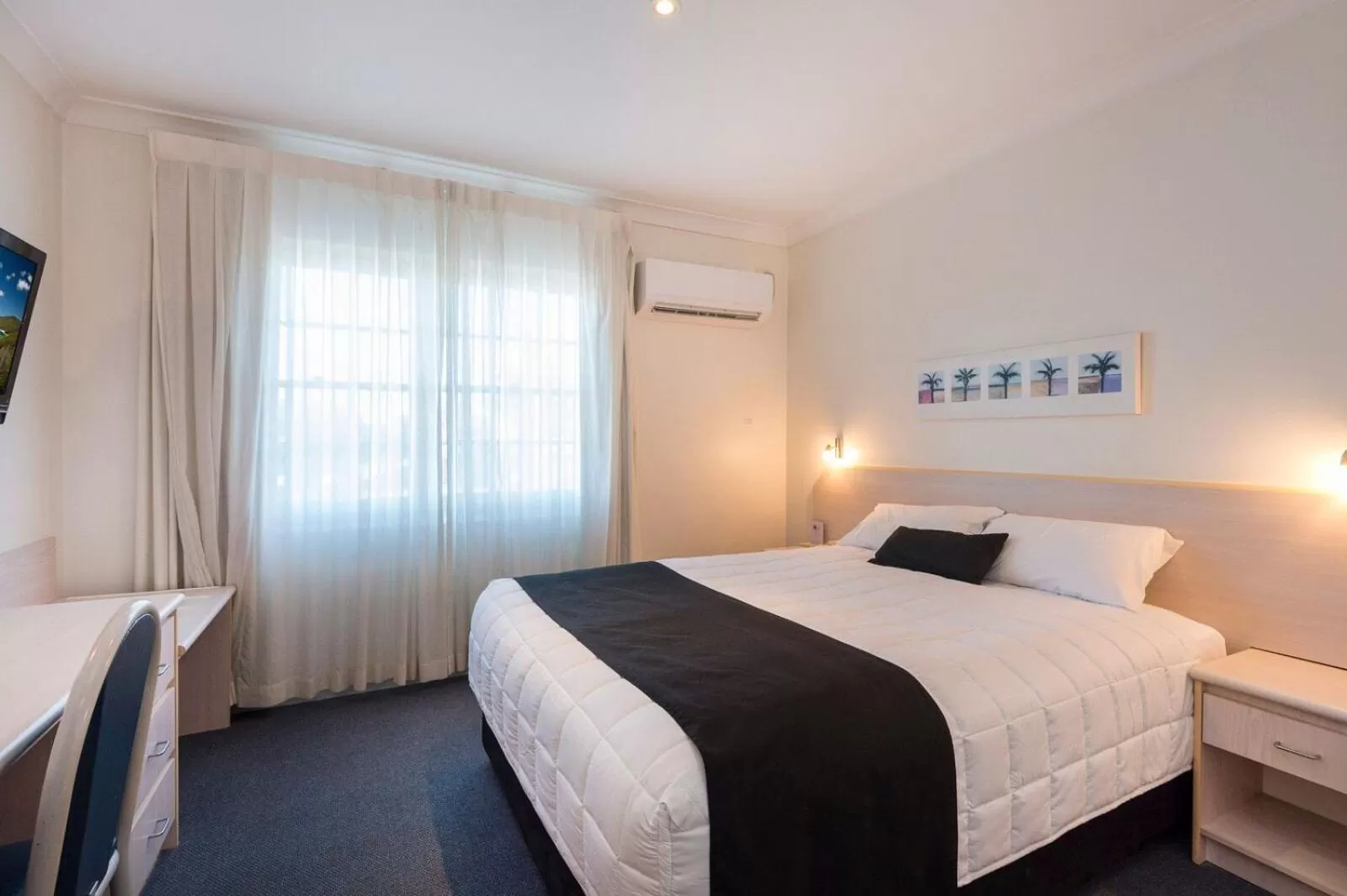 Bedroom, Bed in Comfort Inn All Seasons