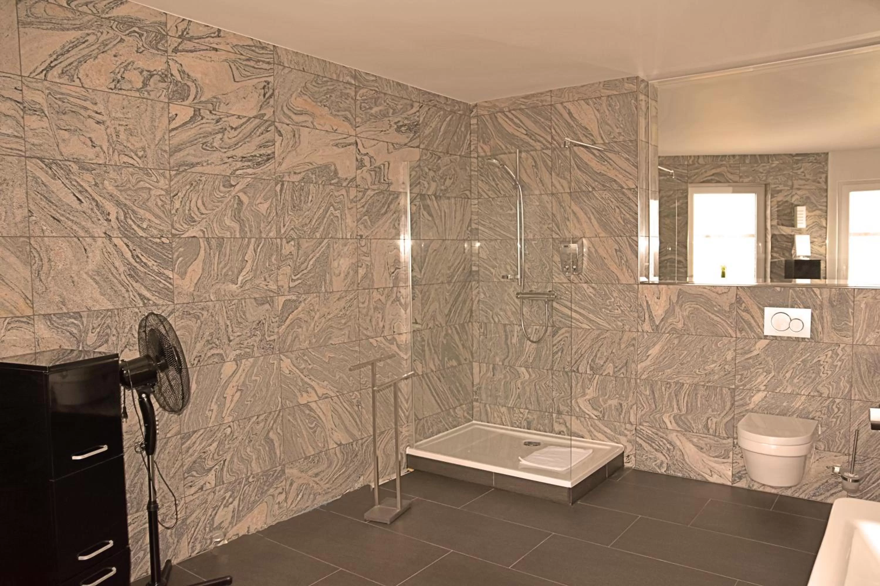 Bathroom in Hotel Walsroder Hof