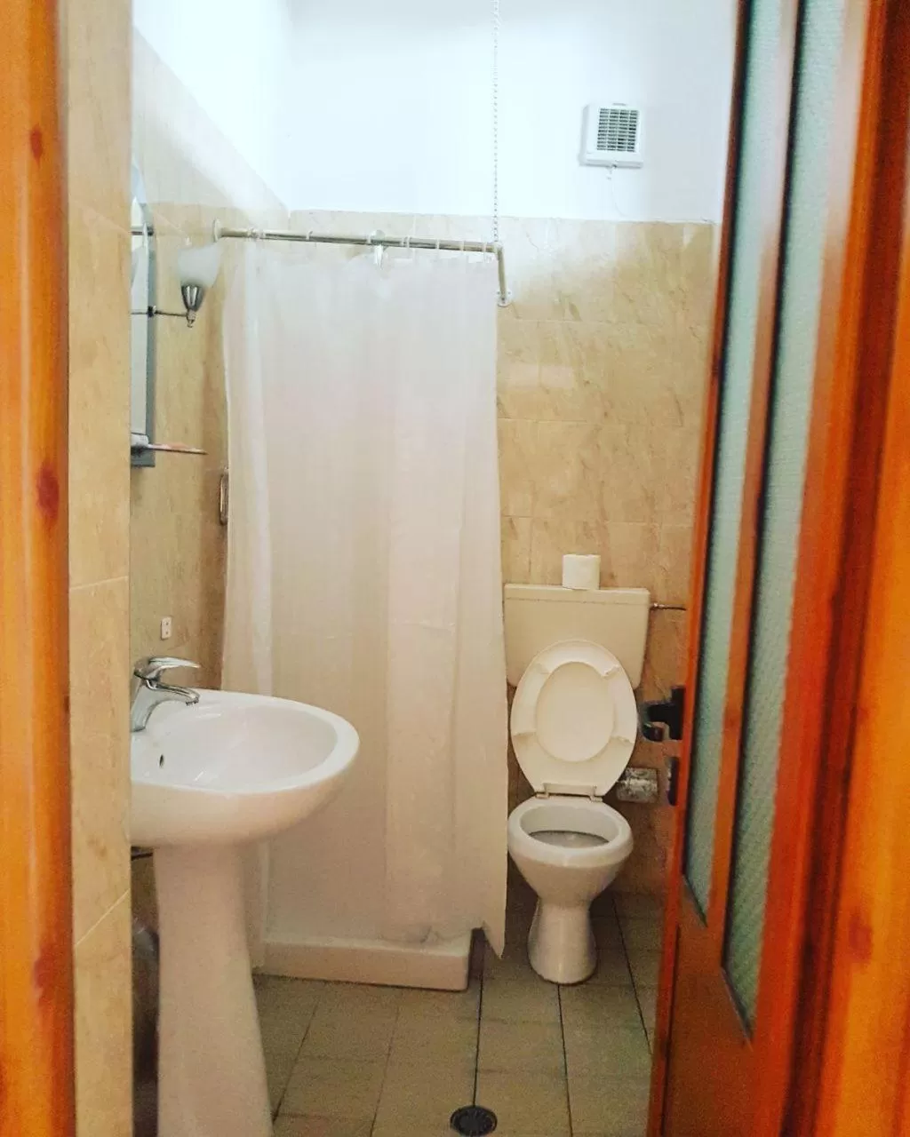 Shower in Hotel Berati