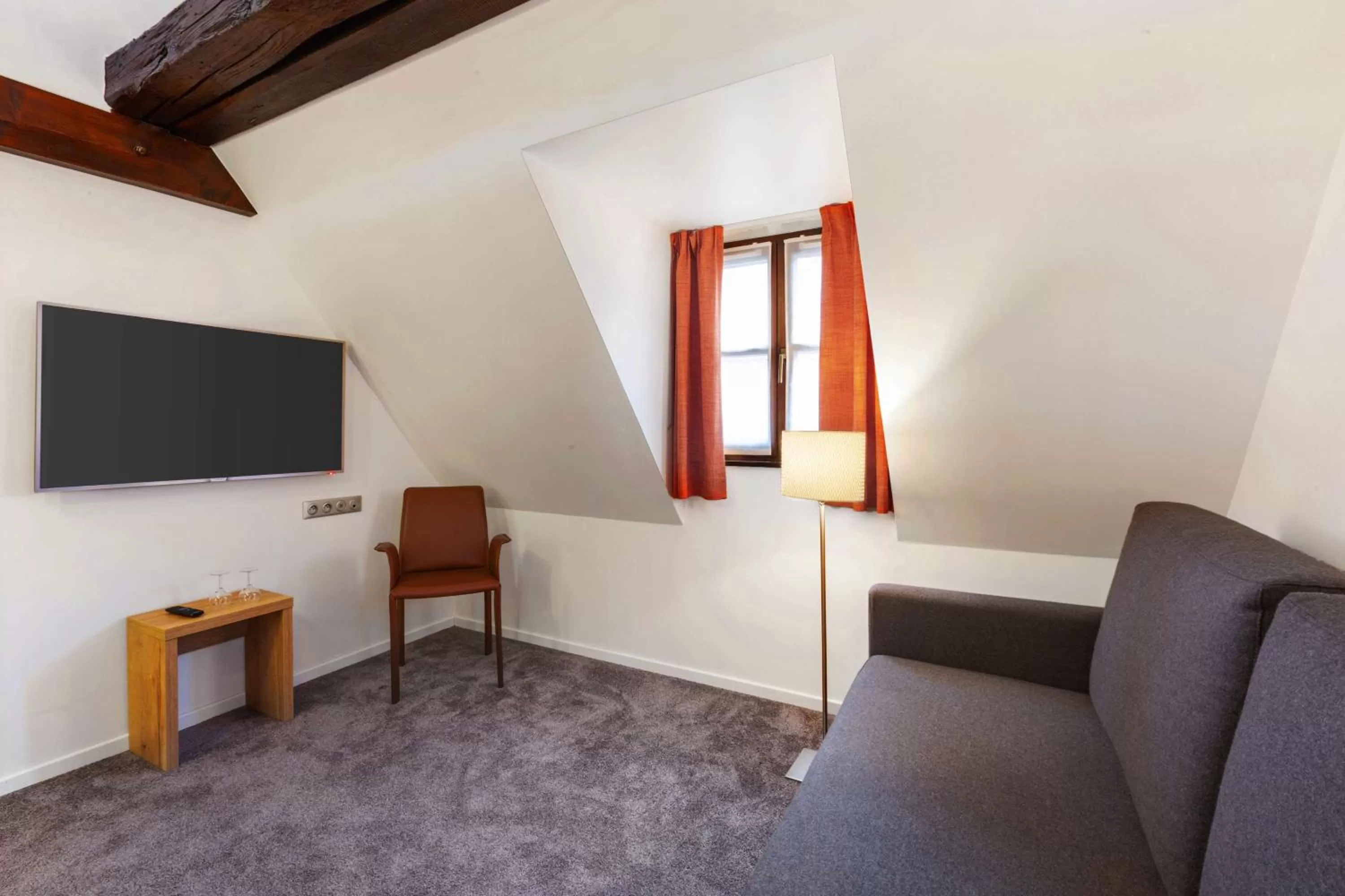 Photo of the whole room in Hotel KLE, BW Signature Collection