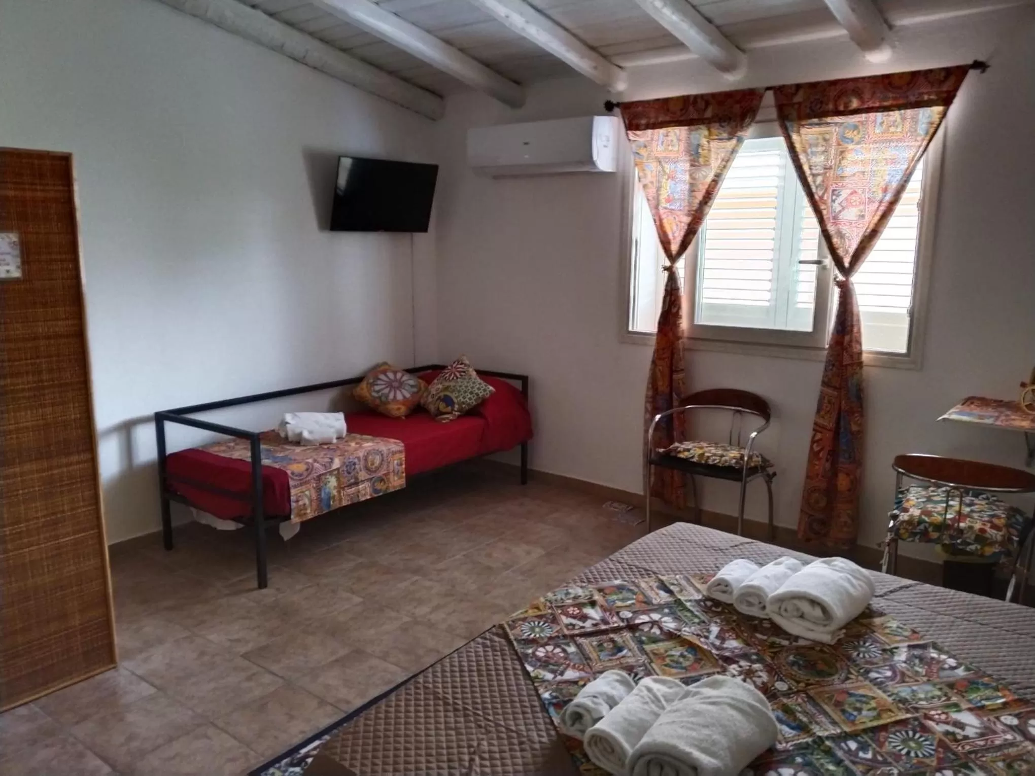 TV/Entertainment Center in B&B Sikelia