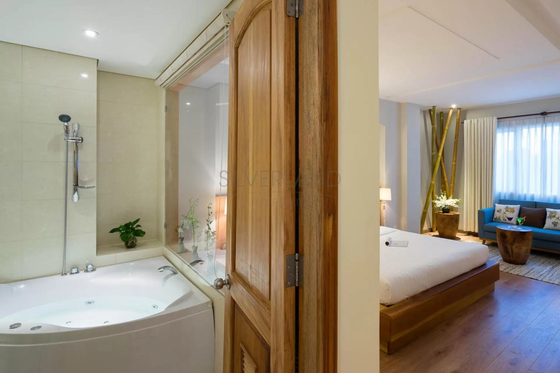 Bathroom, Bed in Silverland Yen Hotel