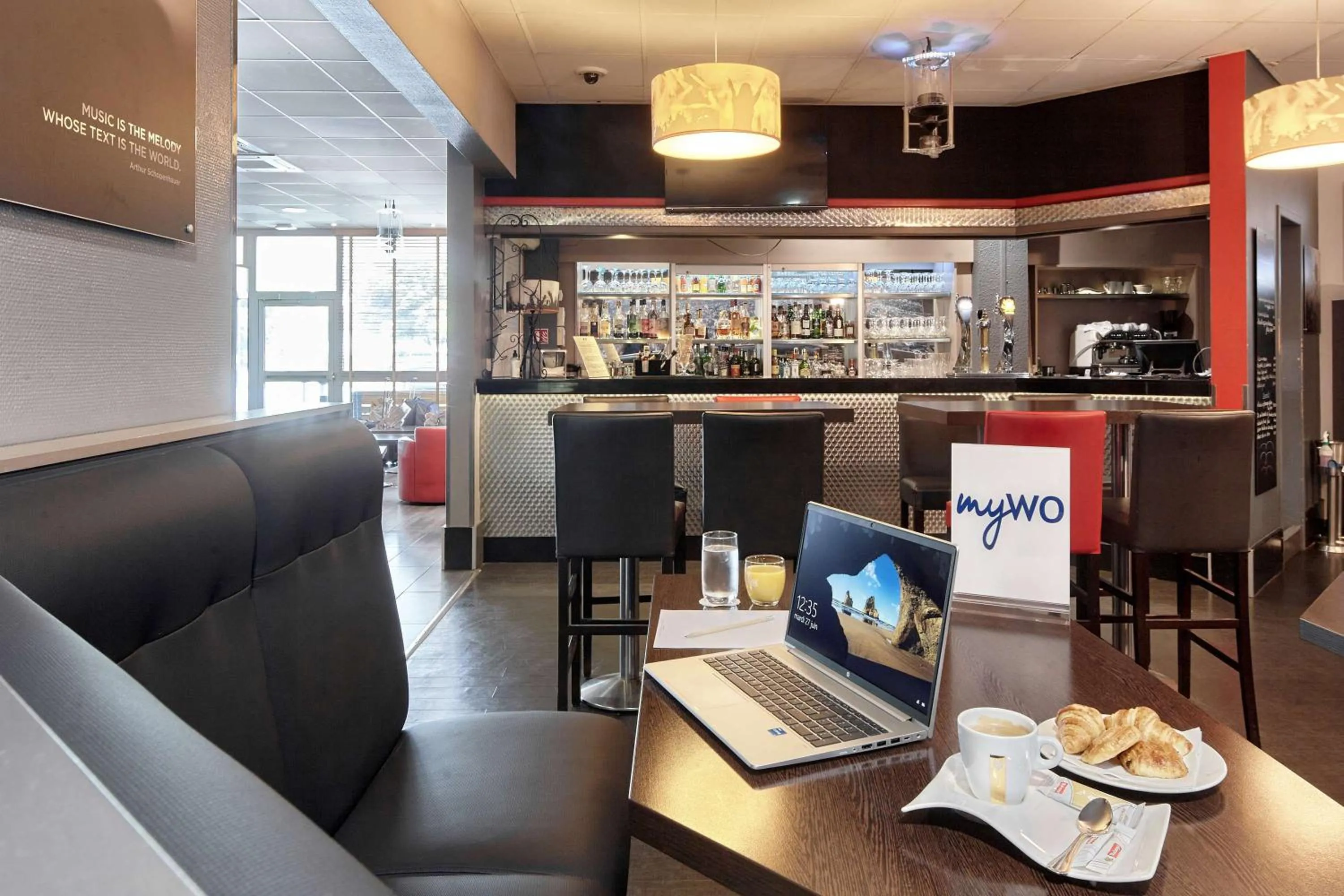 Restaurant/places to eat in Best Western Plus Paris Orly Airport