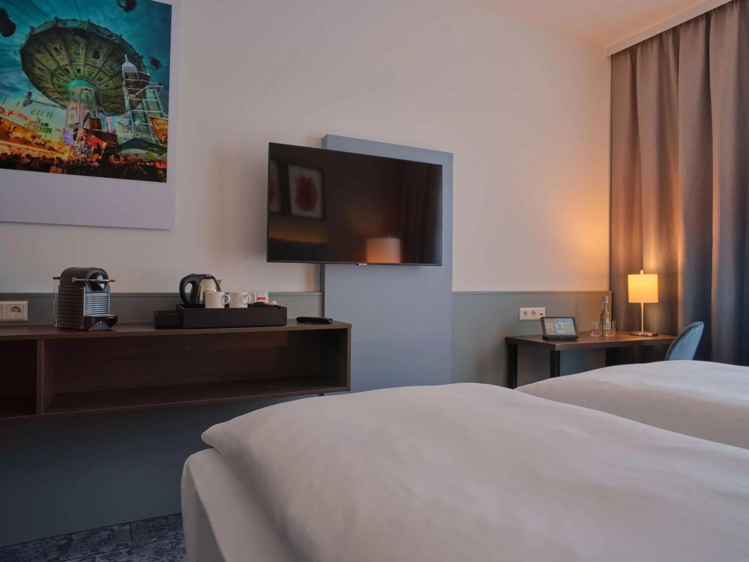 TV and multimedia, Bed in Dorint Parkhotel Frankfurt / Bad Vilbel