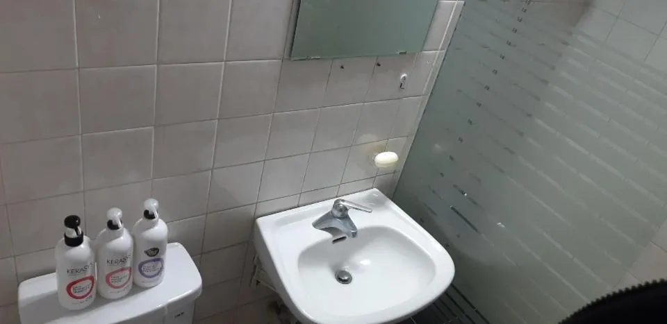 Bathroom in Kimstay 9