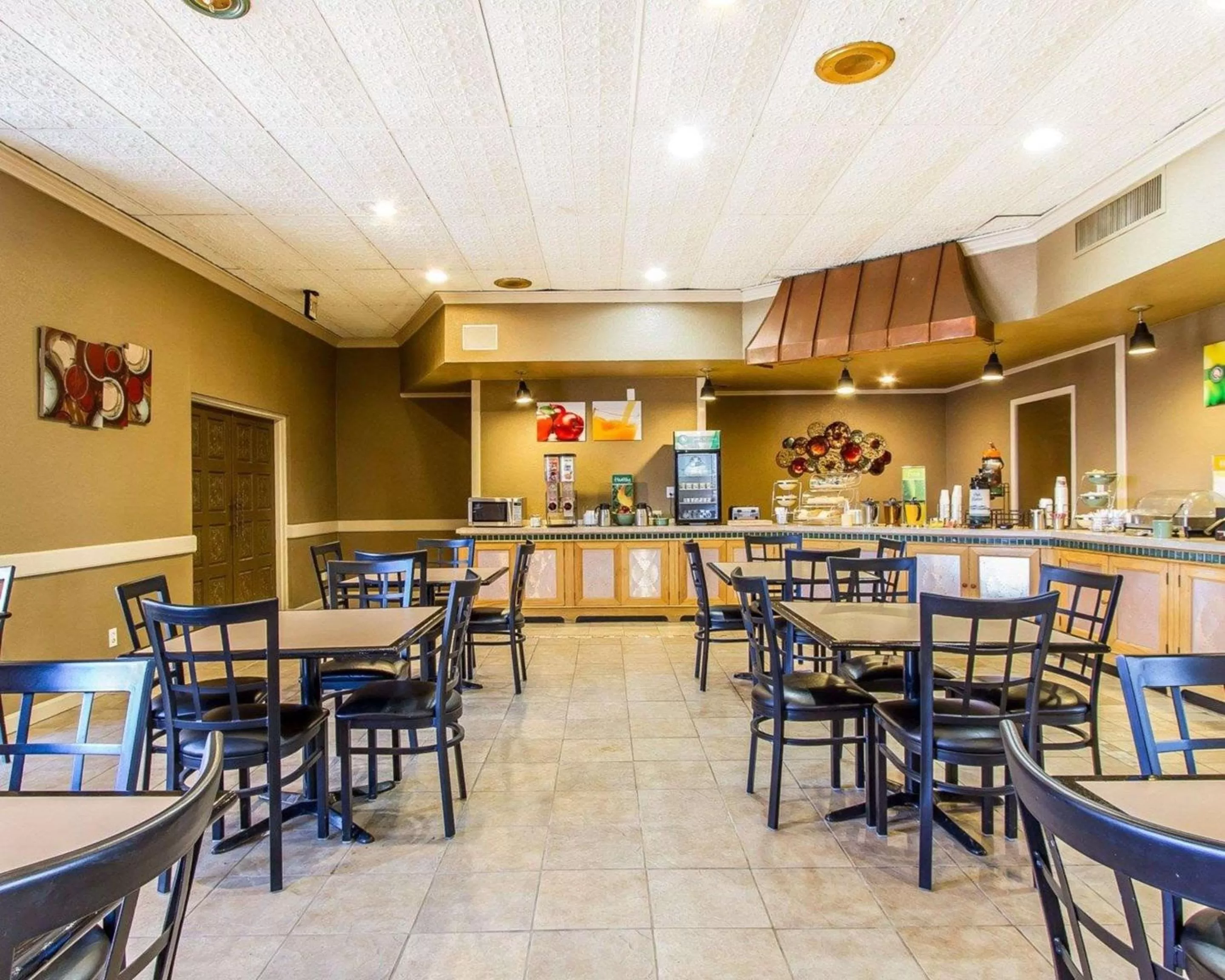 Restaurant/places to eat in Quality Inn Ada near University