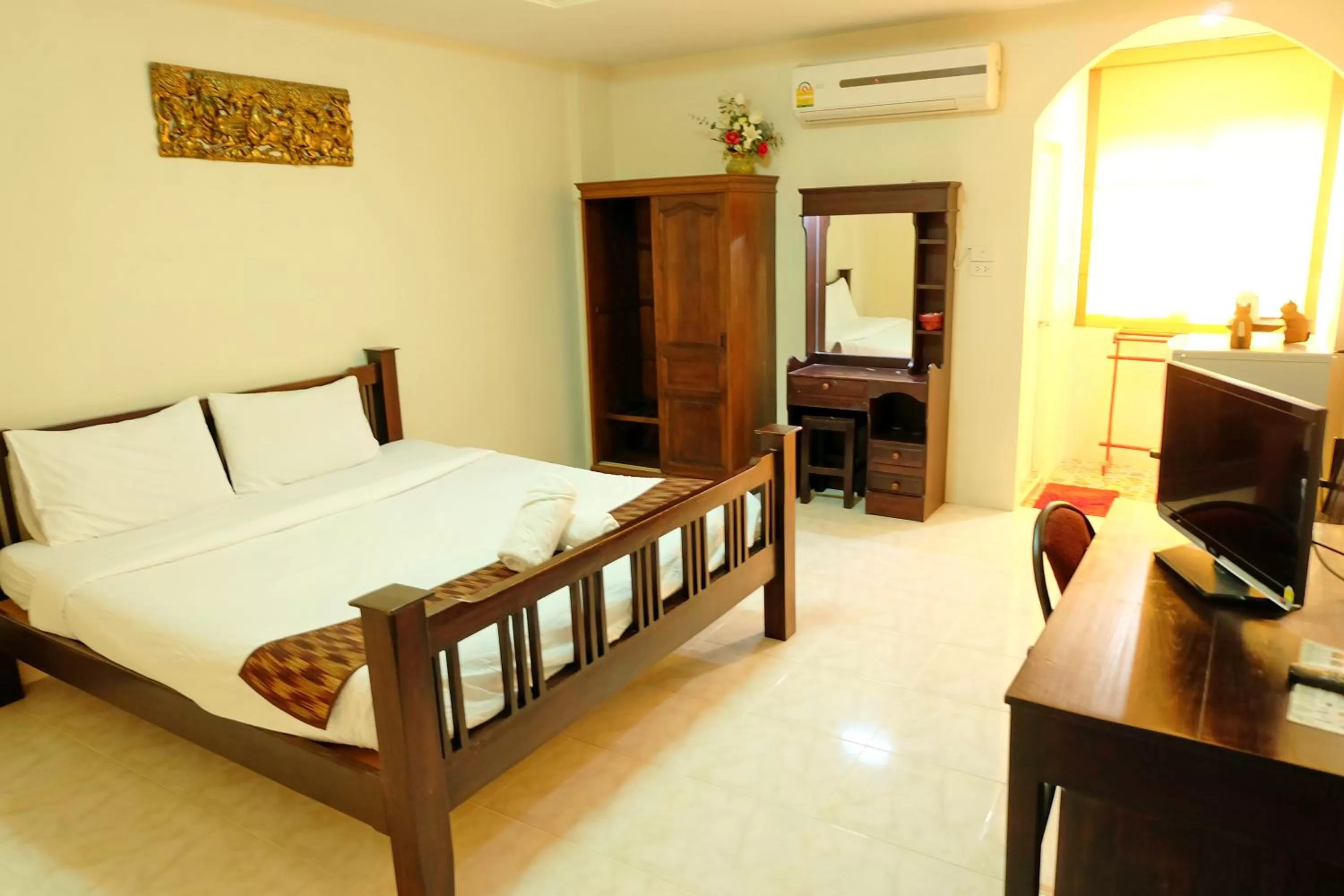 Photo of the whole room, Bed in Siam House Interplace