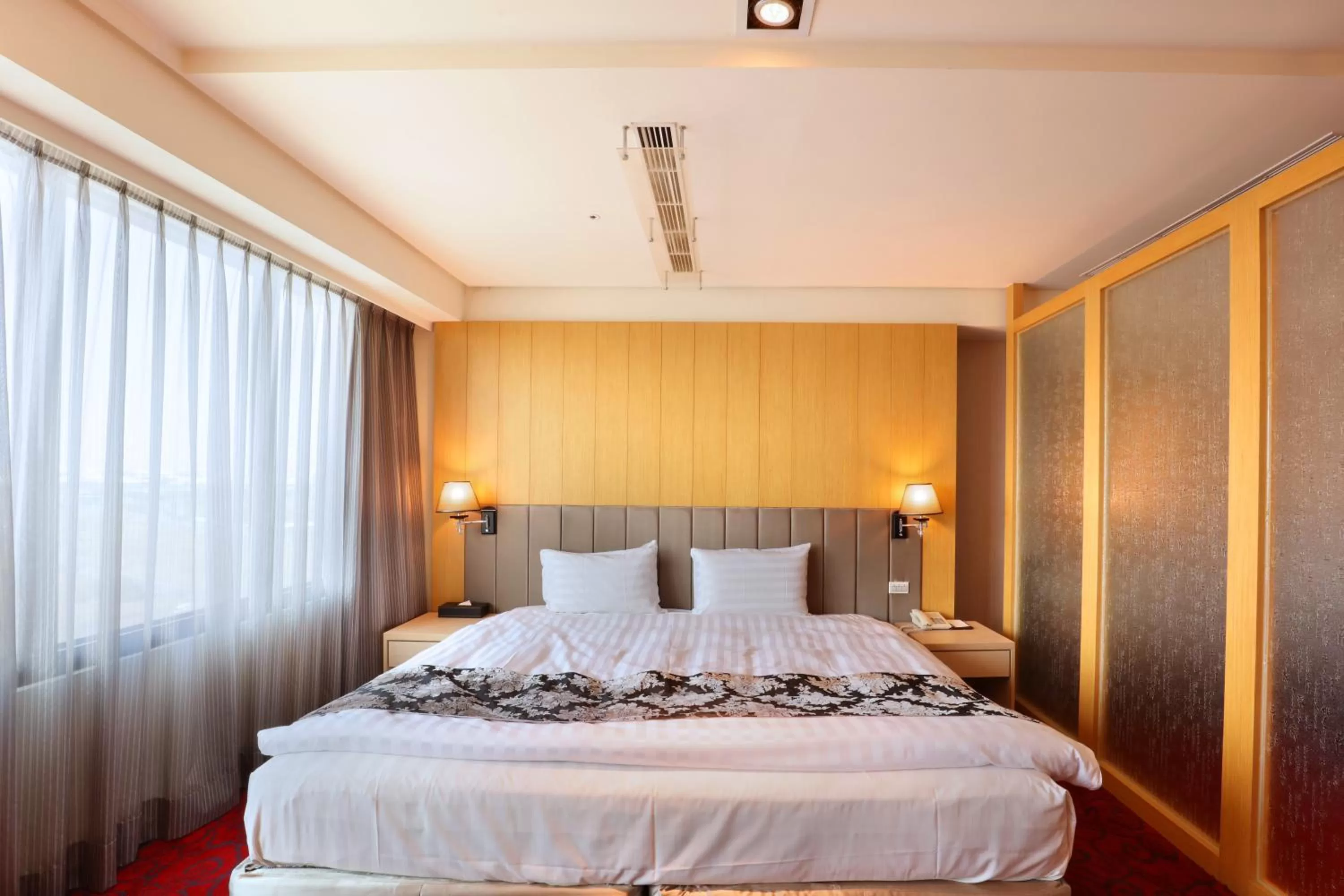 Bed in Golden Tulip Zhong Xin Hotel Taichung