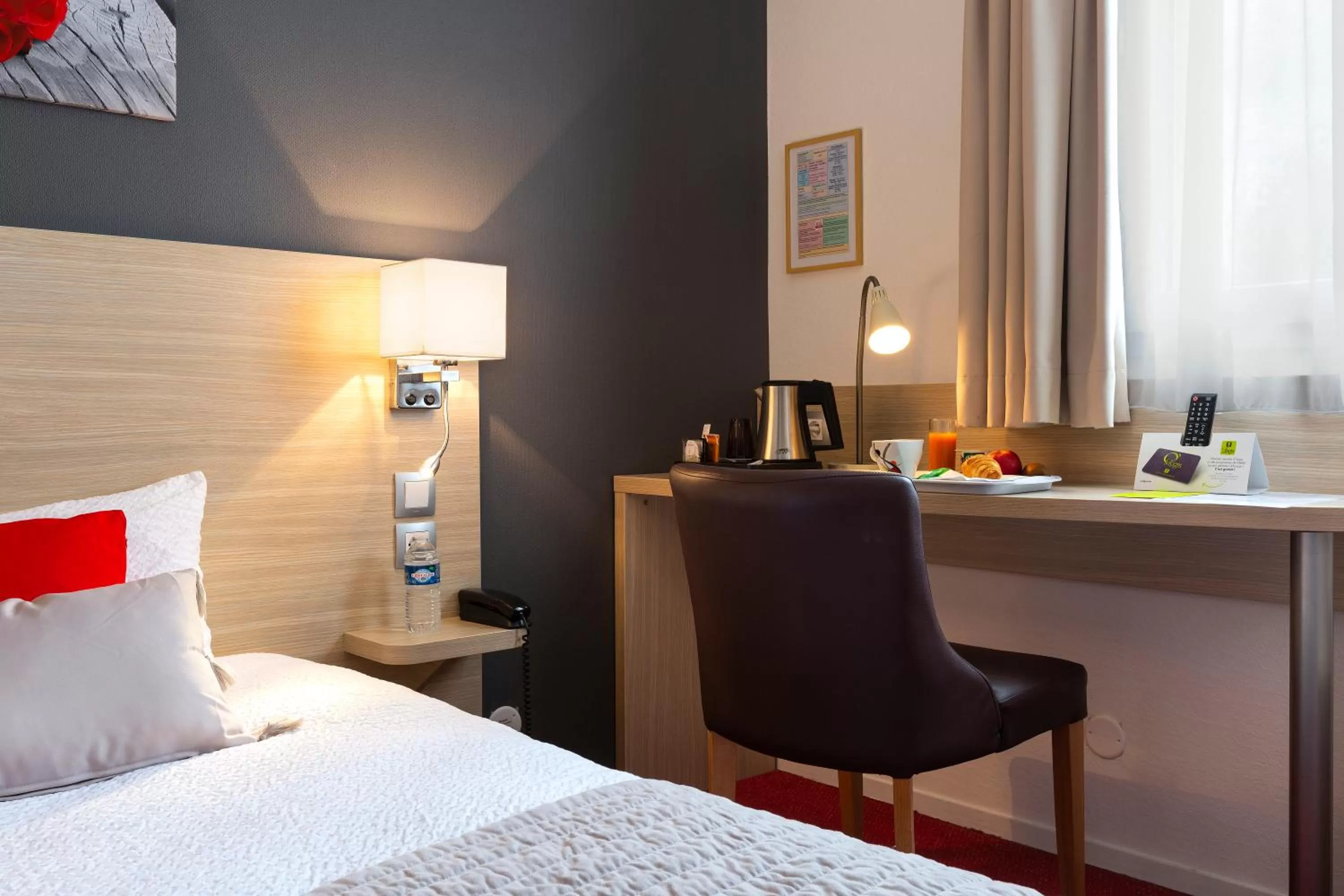 Coffee/tea facilities, Bed in Logis Hotel Altina