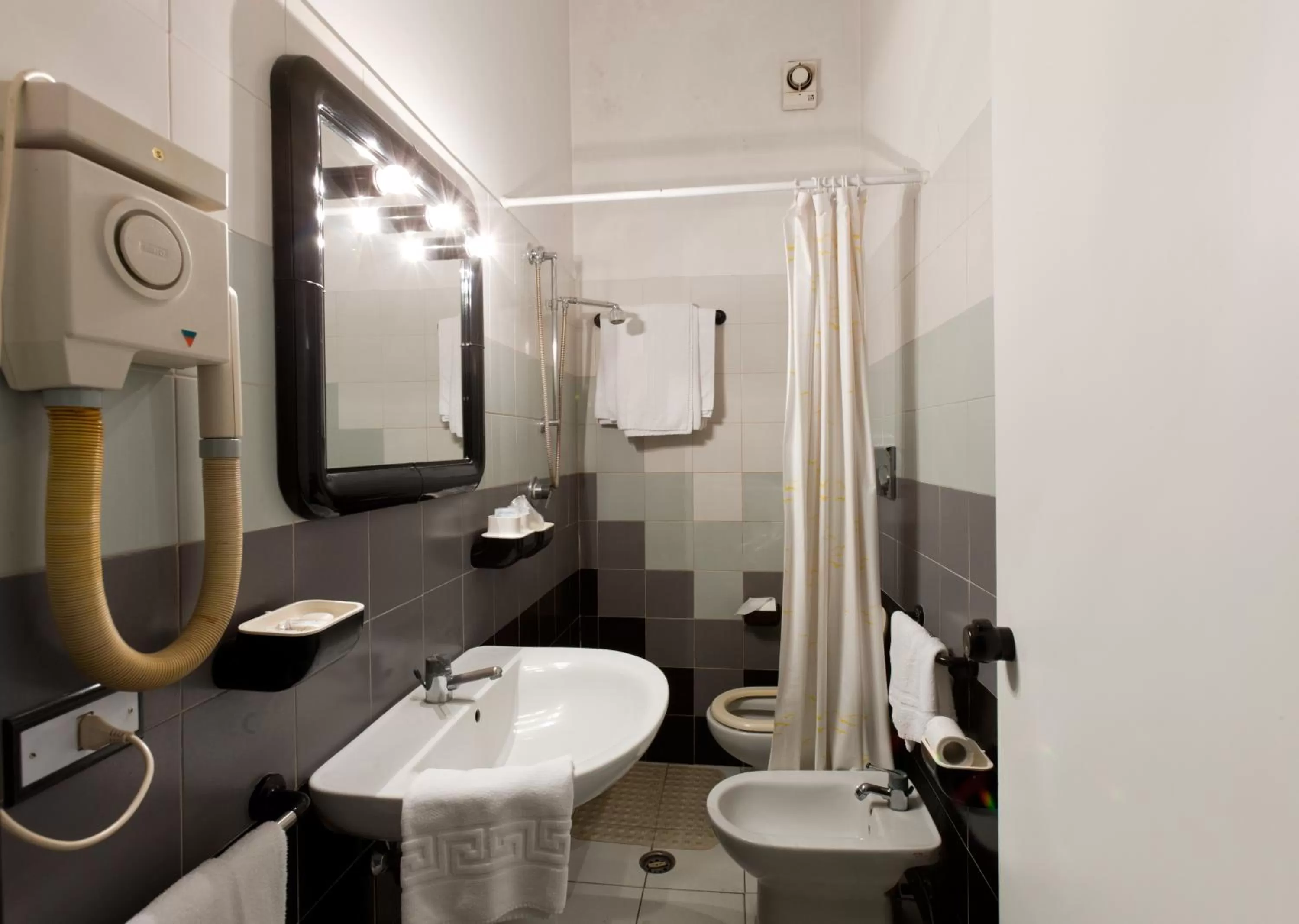 Shower in Hotel Letizia