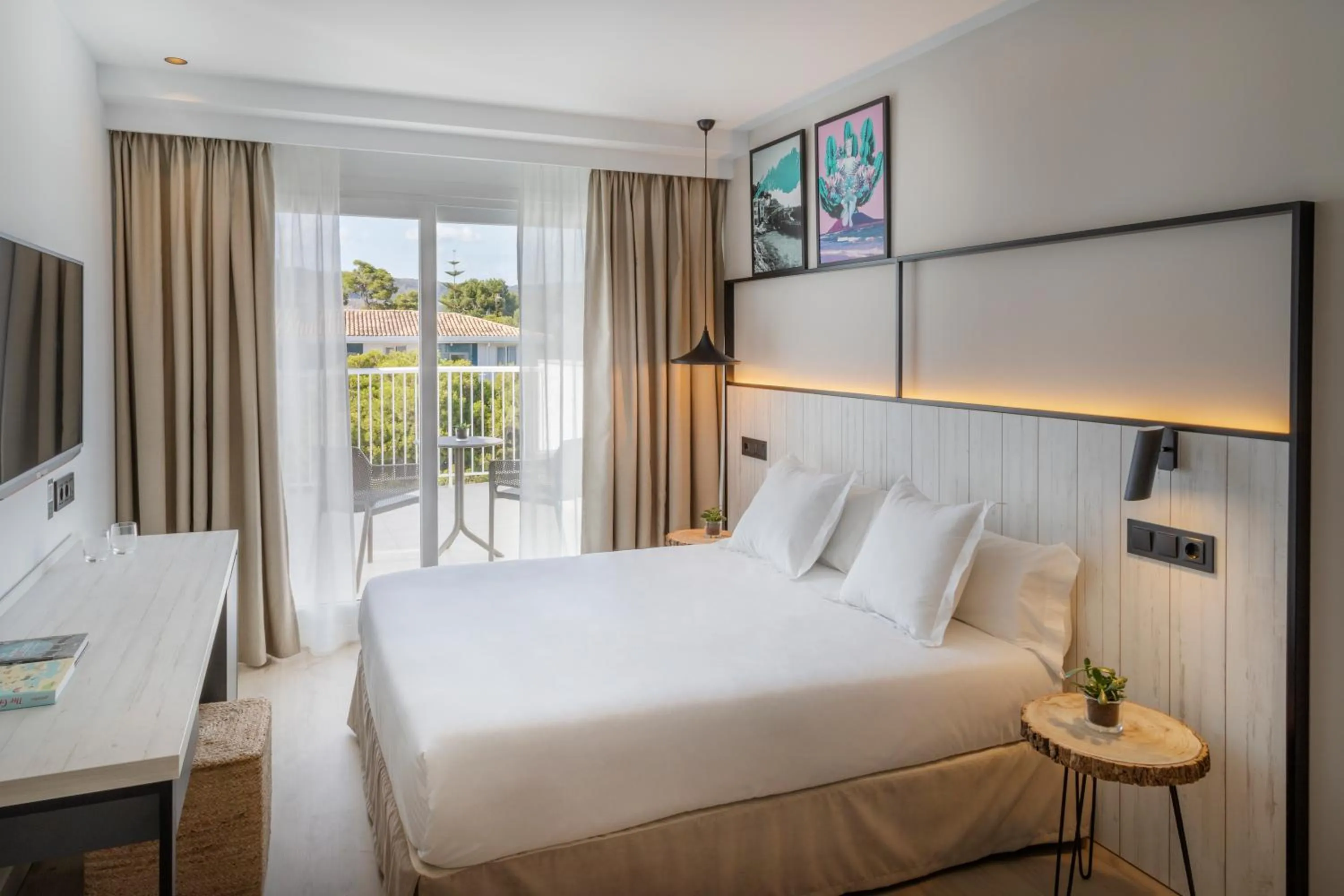 Photo of the whole room, Bed in Hotel Florida Magaluf - Adults Only