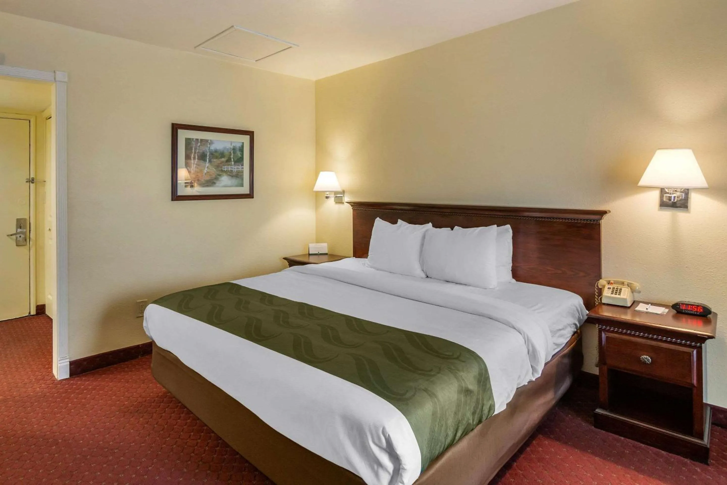 Photo of the whole room, Bed in Quality Inn & Suites El Cajon San Diego East