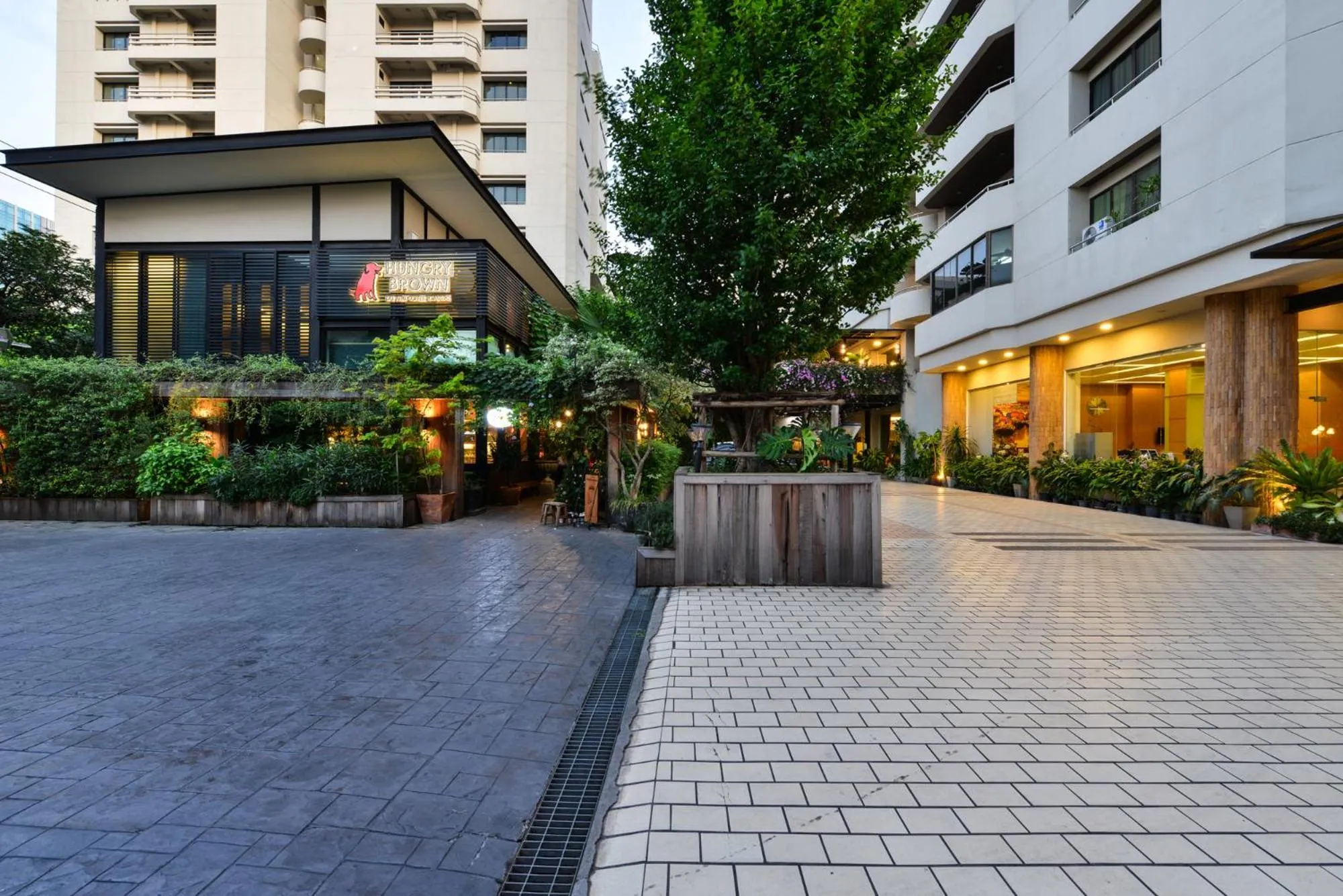 Restaurant/places to eat in Abloom Exclusive Serviced Apartments