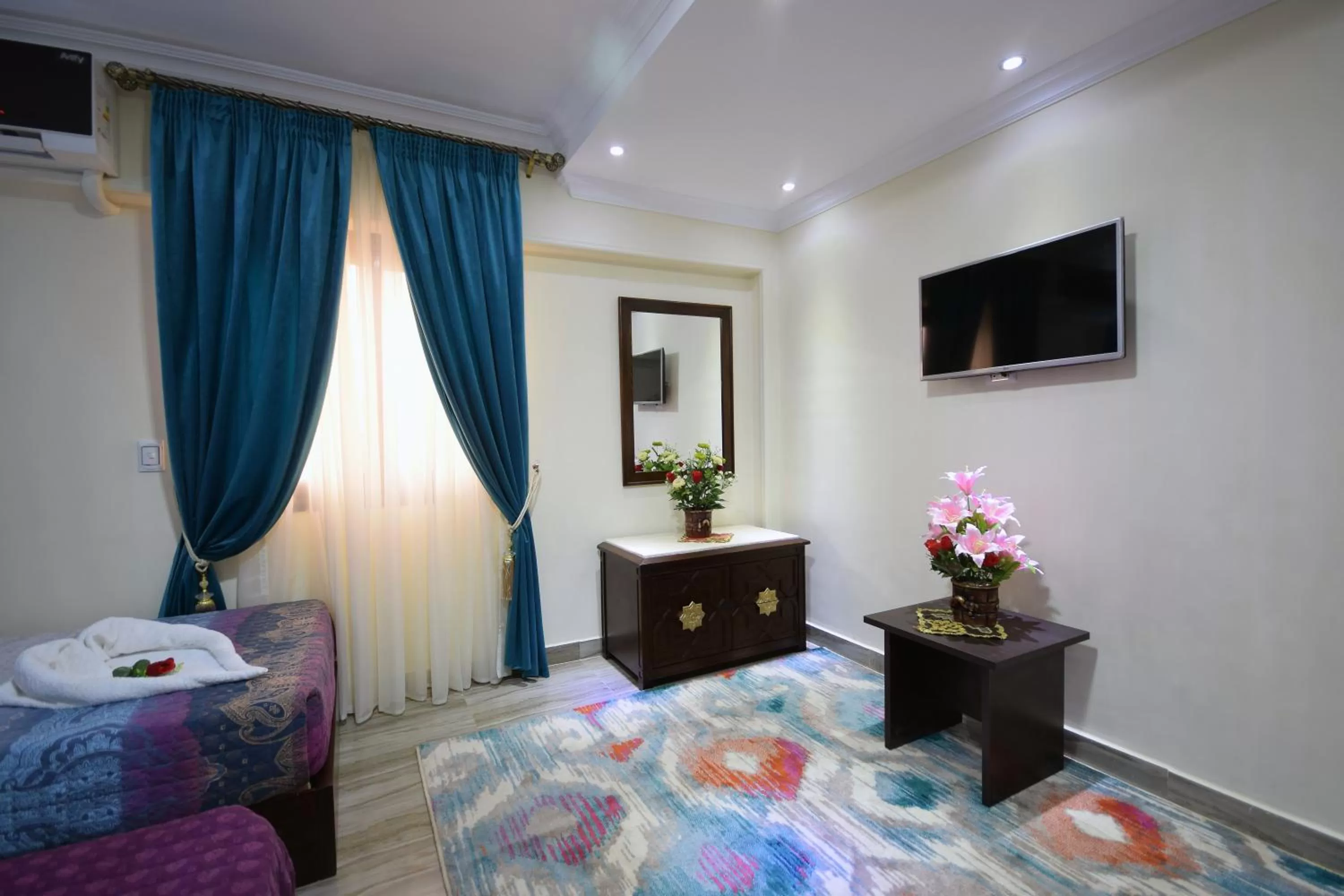 TV and multimedia, Bed in Amin Hotel