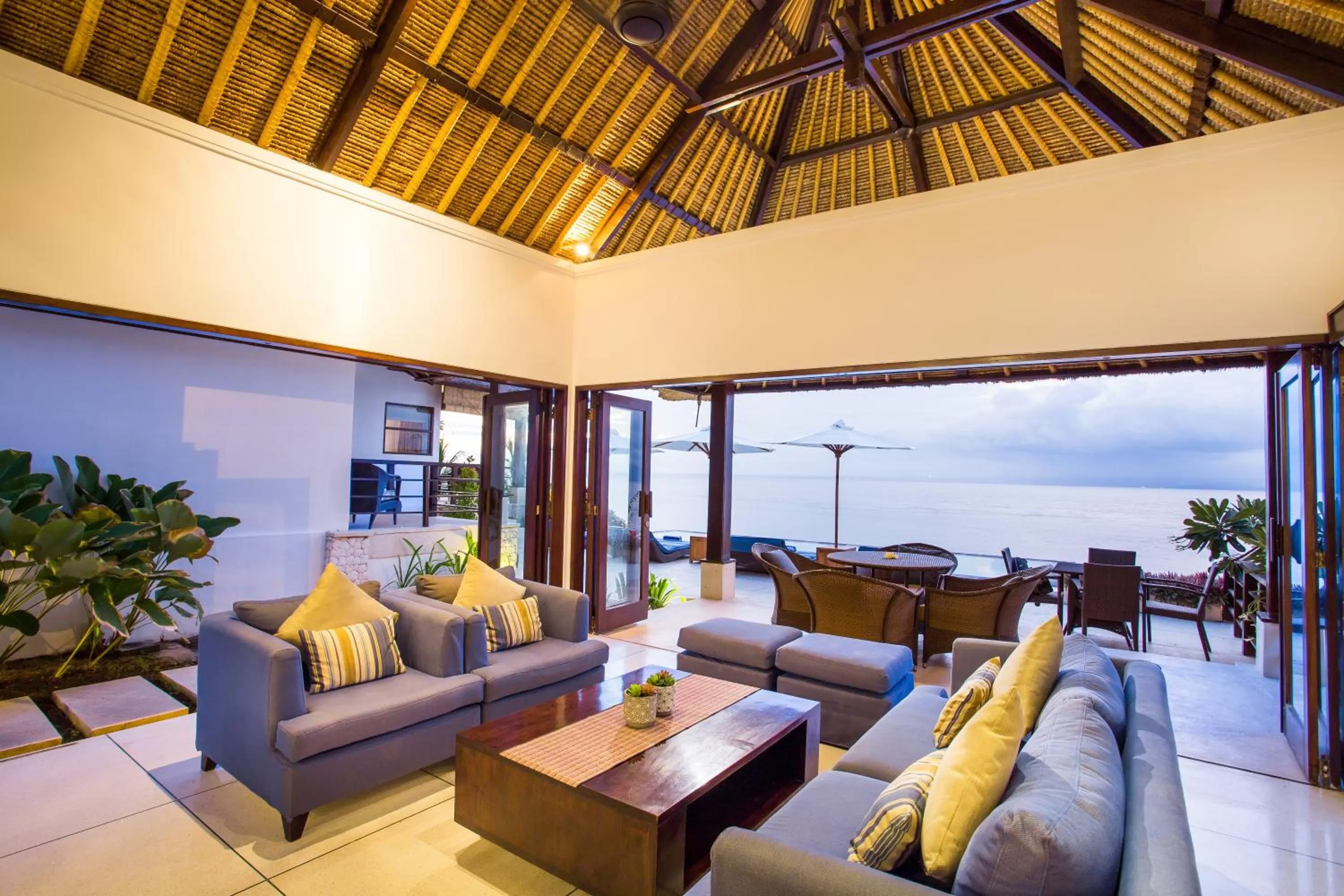 Restaurant/places to eat in The Point Resort Lembongan