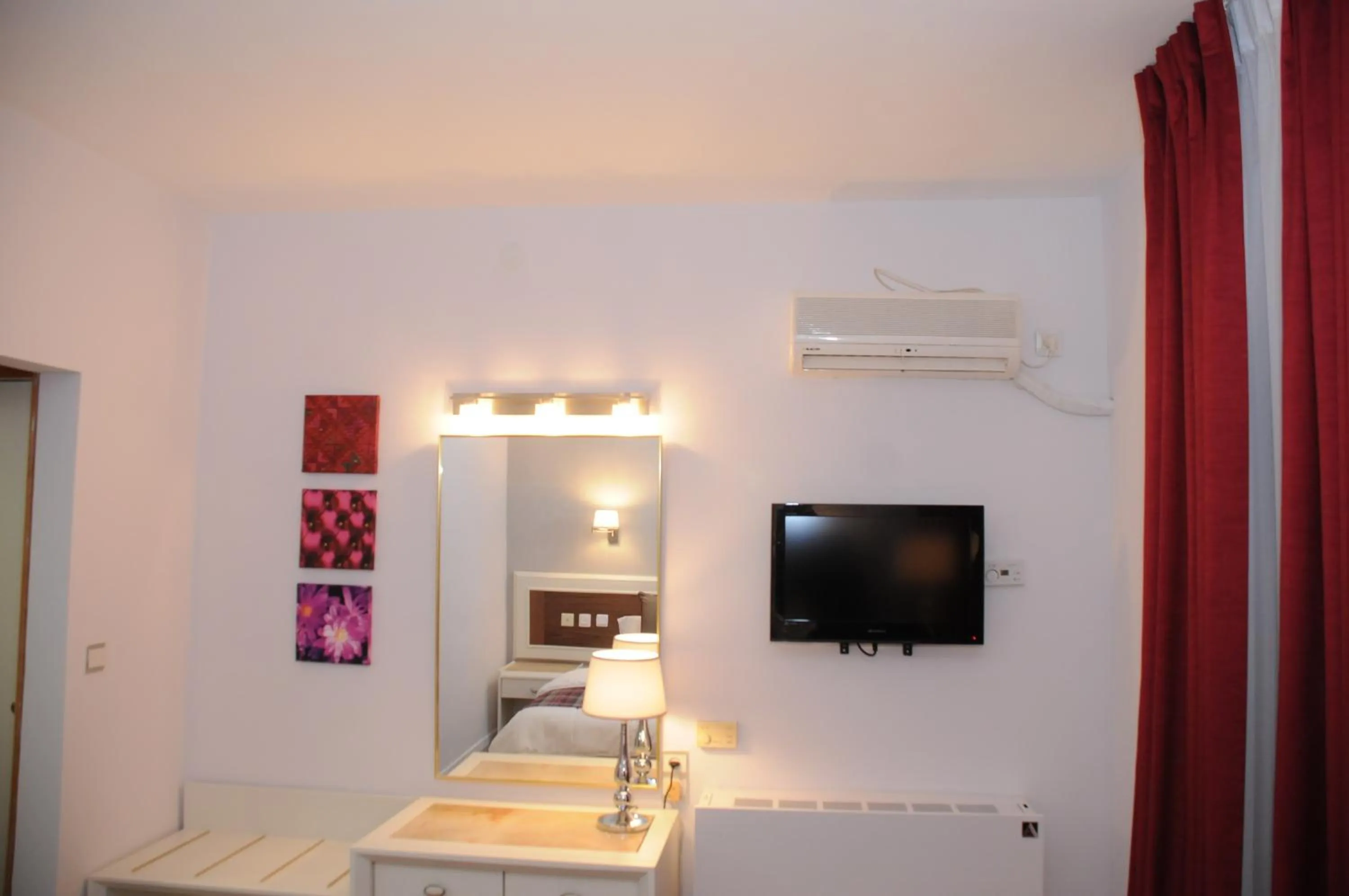 TV and multimedia in Tabar Hotel