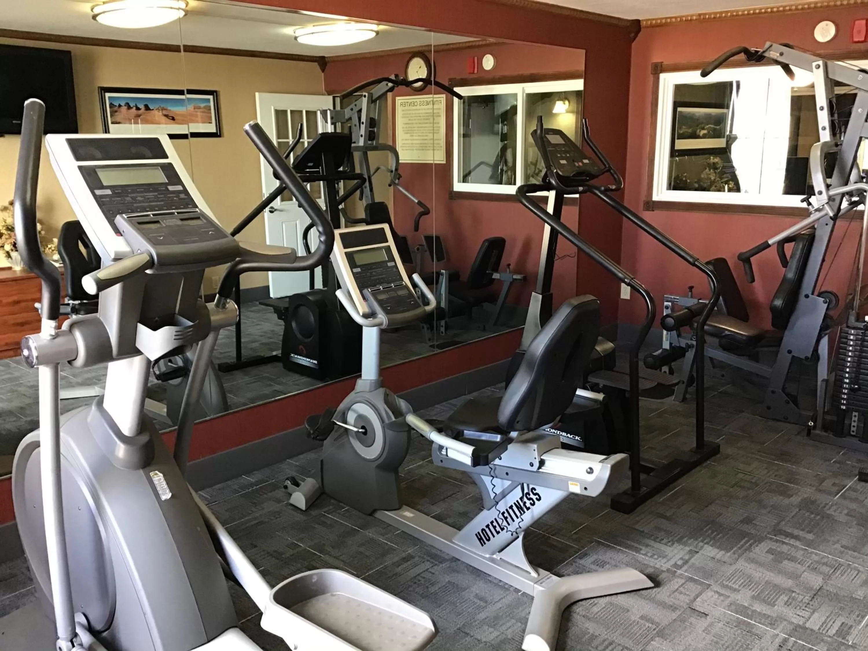 Fitness centre/facilities in Howard Johnson by Wyndham Gillette