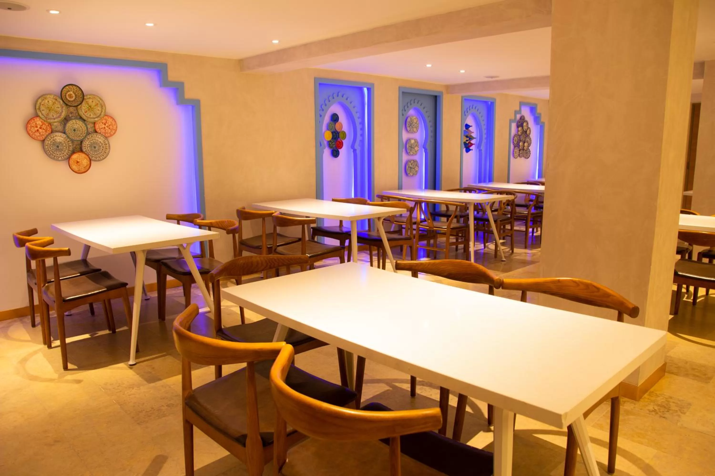 Restaurant/places to eat in VANCII Hotel