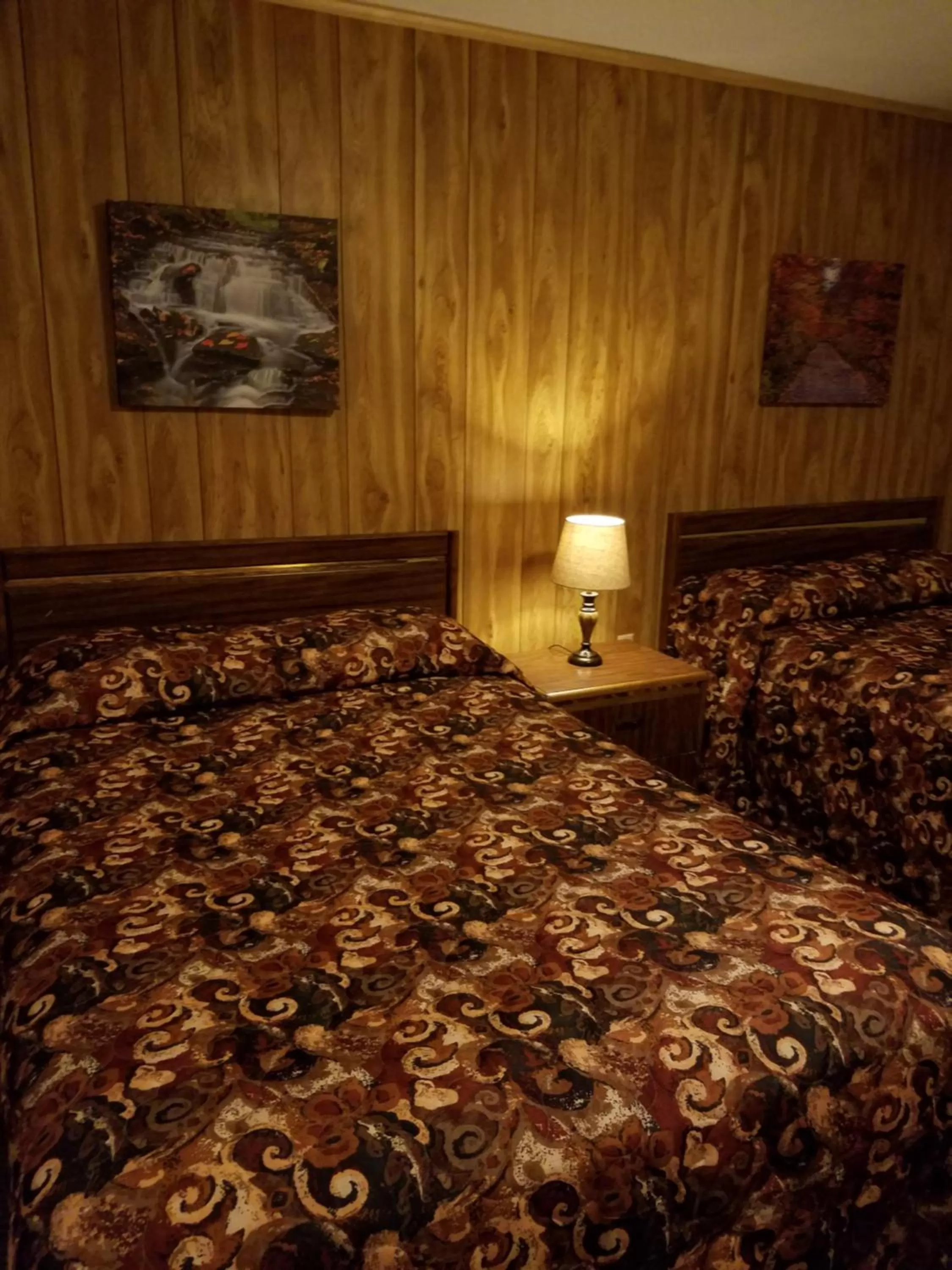 Bed in Buckhorn Resort