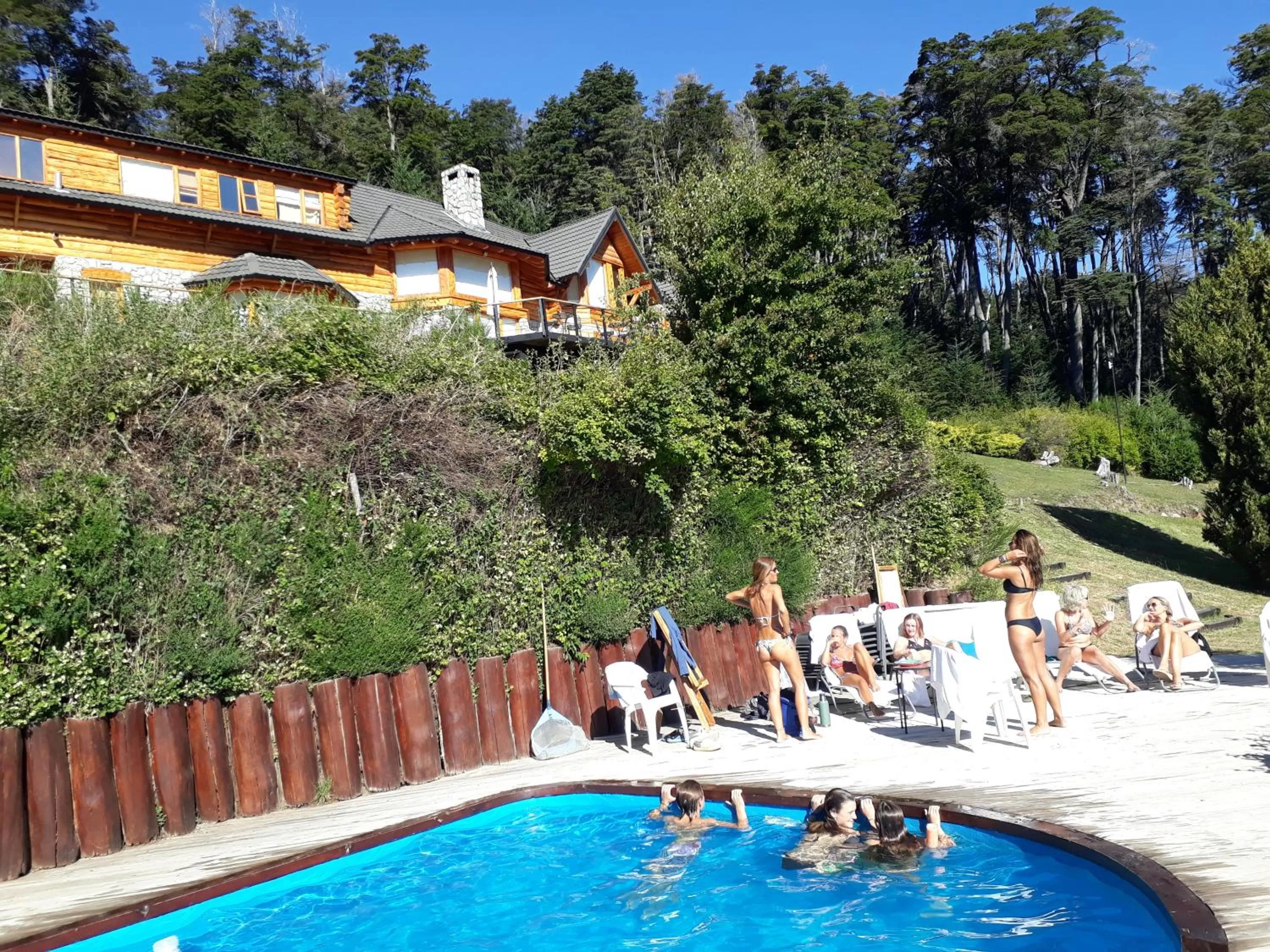 Communal lounge/ TV room, Swimming Pool in Amigos del Bosque