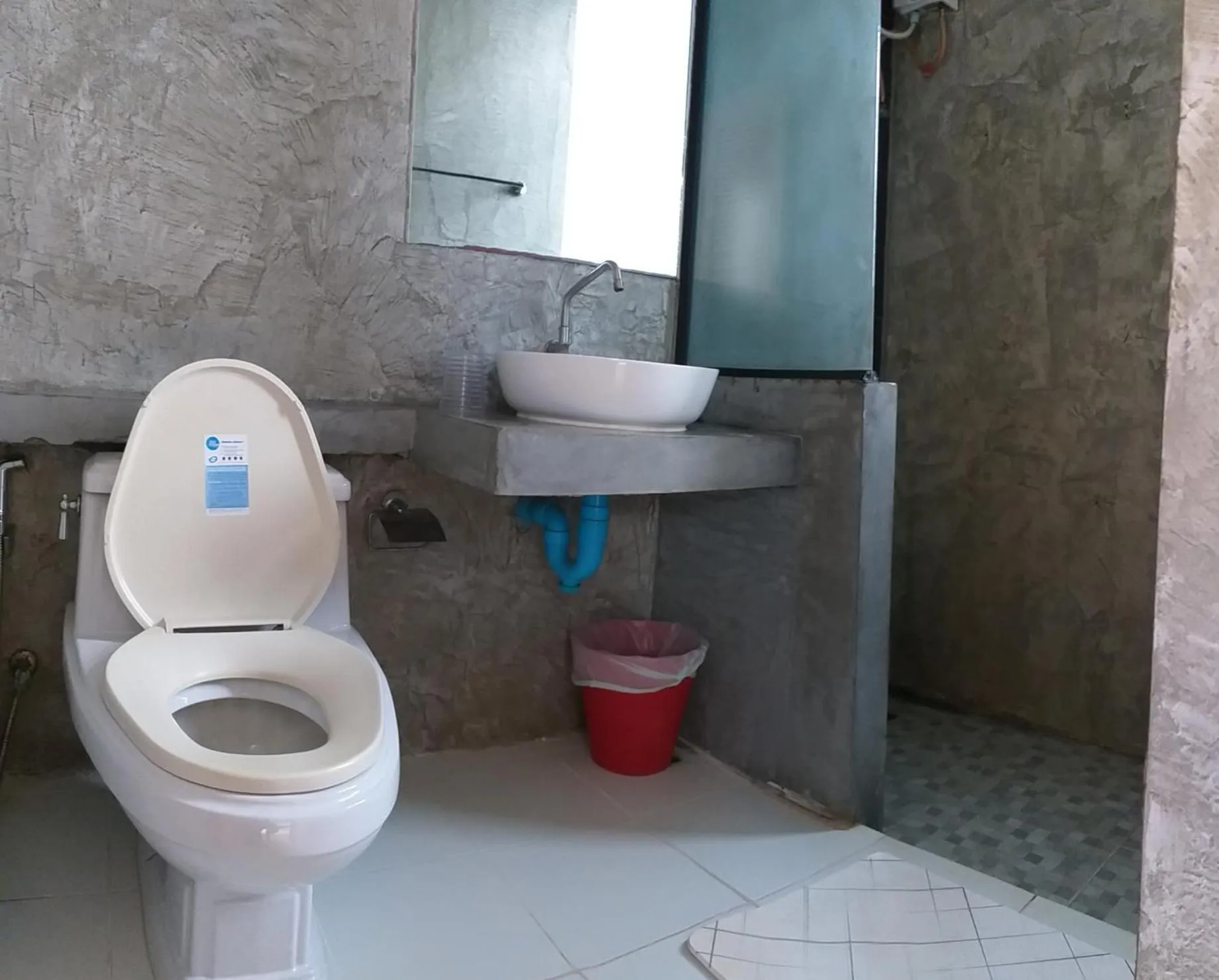 Shower in Us Hostel Samui