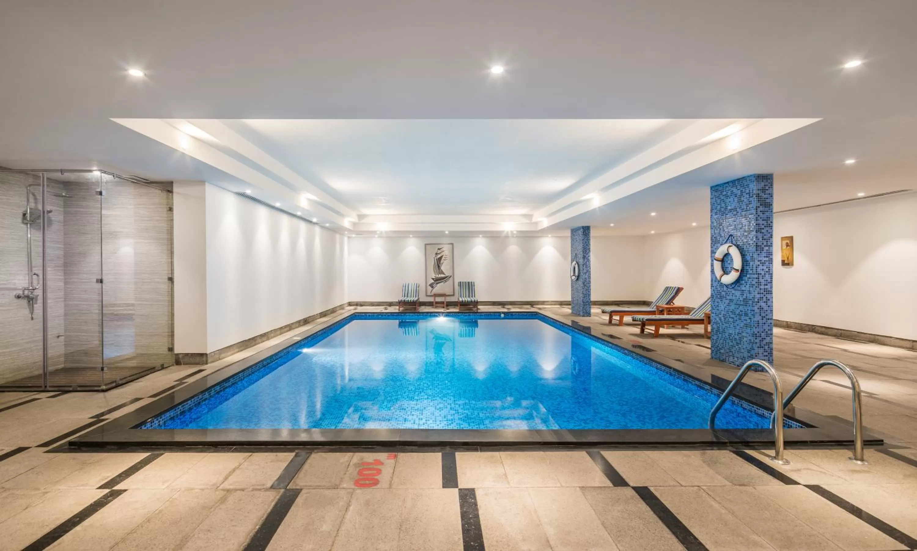 Swimming pool in Aber Al Sahafa