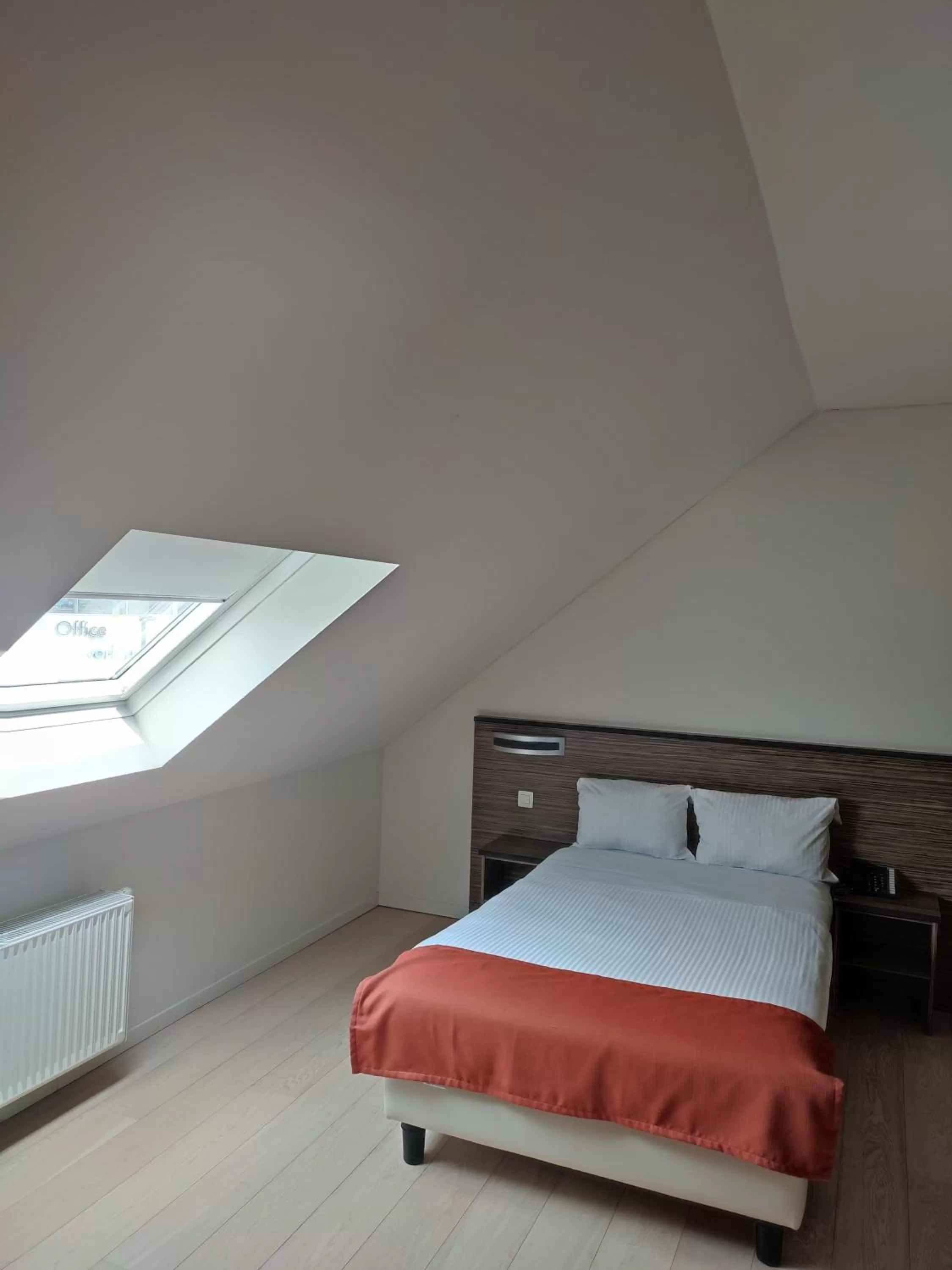 Bedroom, Bed in Hotel Taormina Brussels Airport