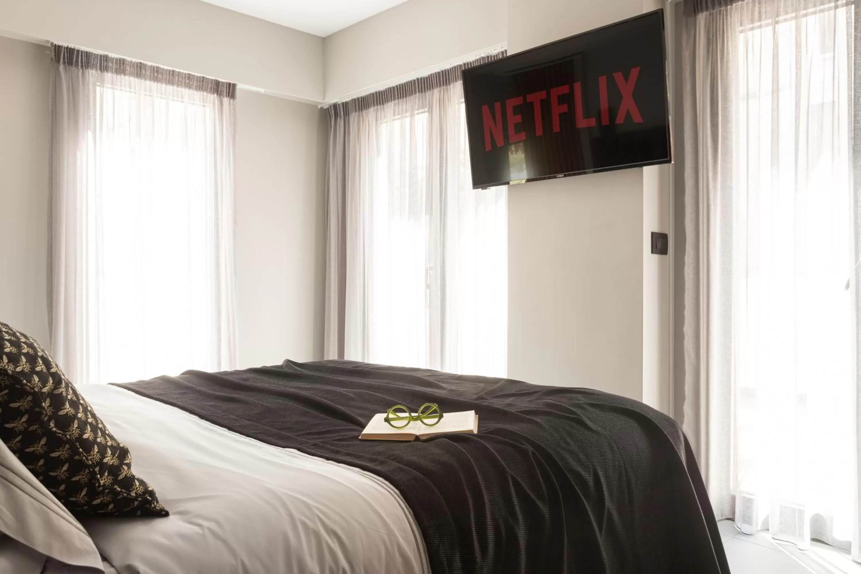 Bed in 11 Enteka Acropolis Suites