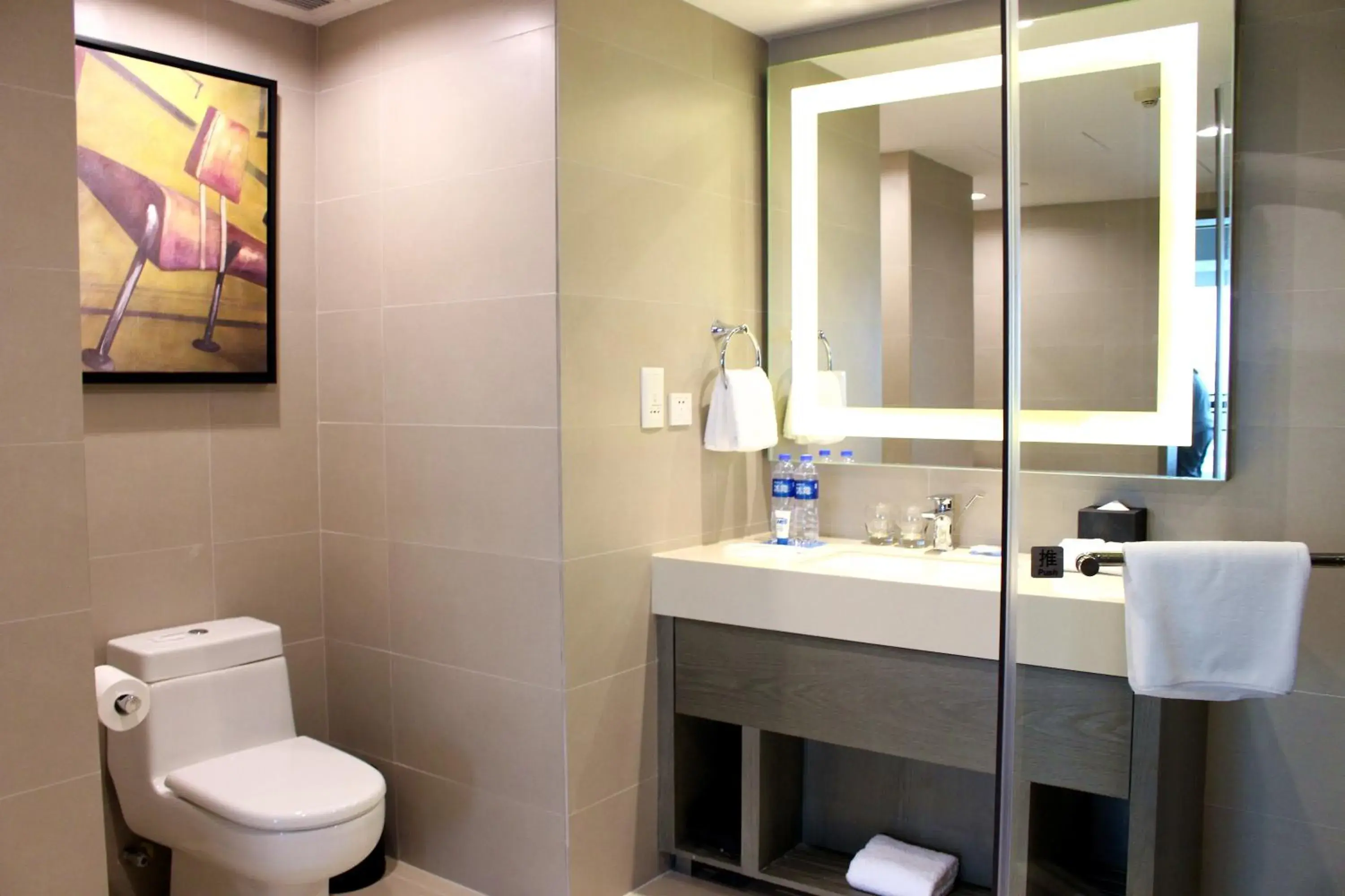 Specialty Twin Room with Sofa Bed in Hyatt Place Shenzhen Airport Specialty Twin Room with Sofa Bed in Hyatt Place Shenzhen Airport