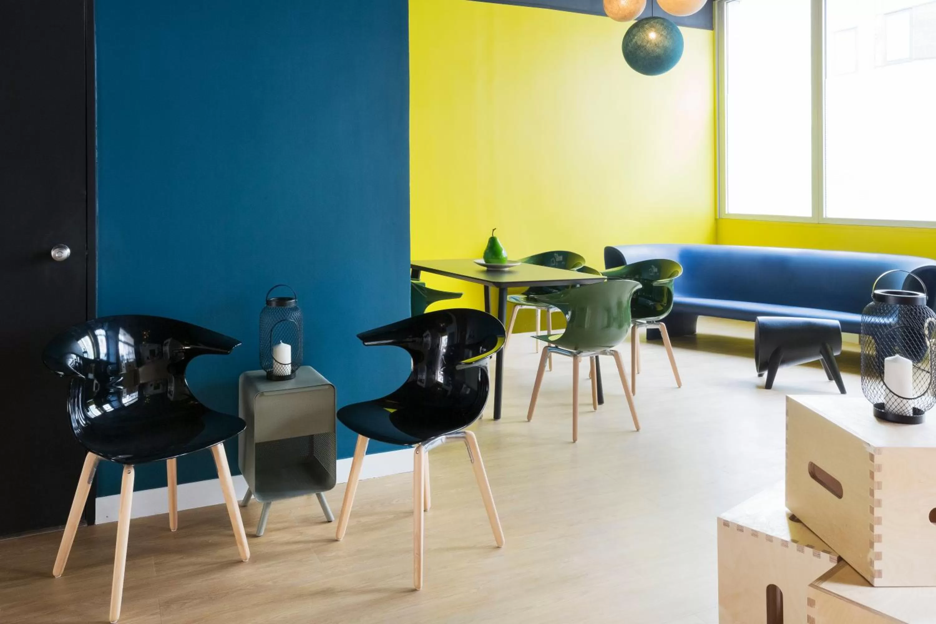 Communal lounge/ TV room in Hotel Bootcamp