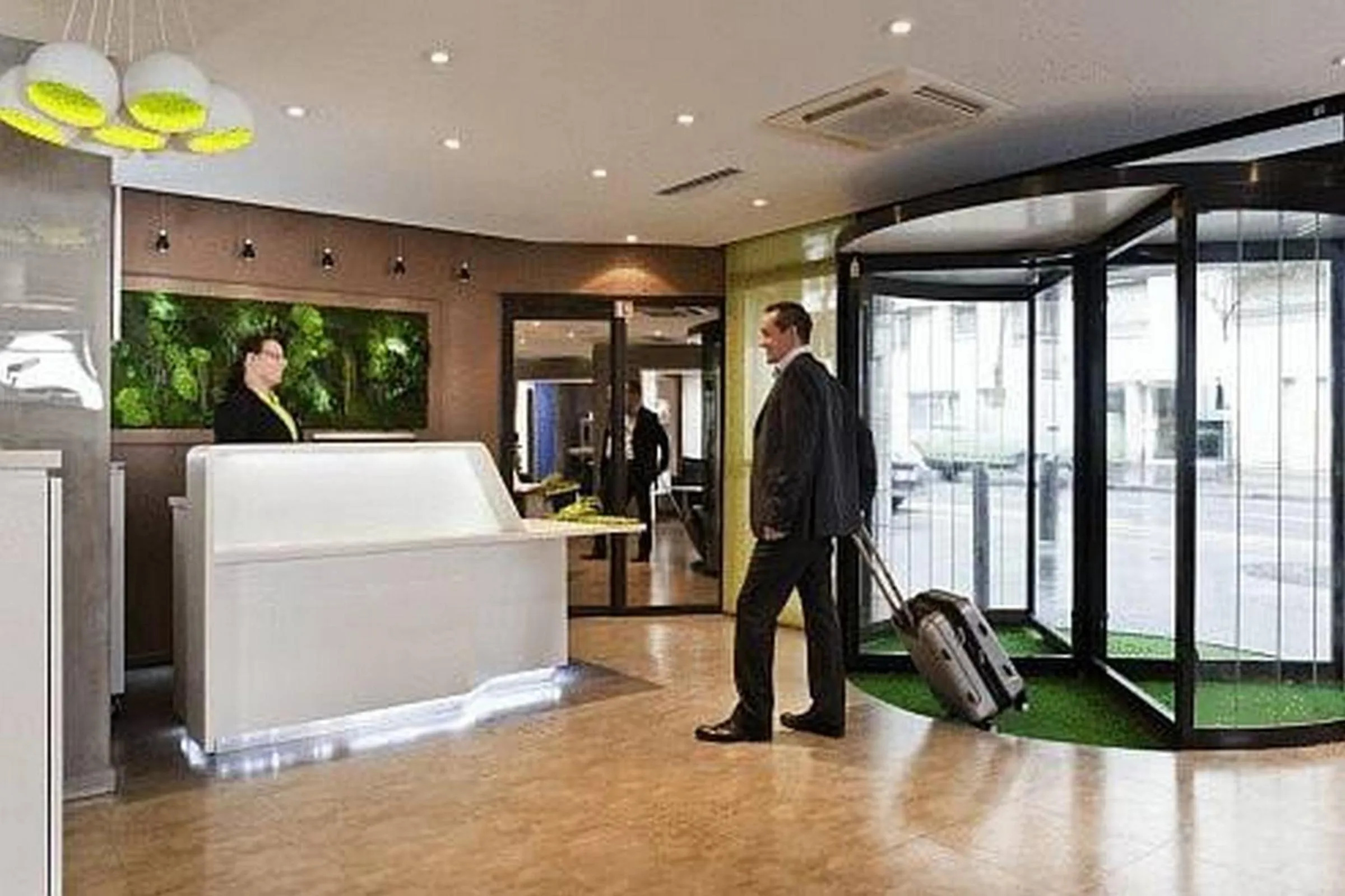 Staff in ibis Styles Paris Tolbiac Bibliotheque