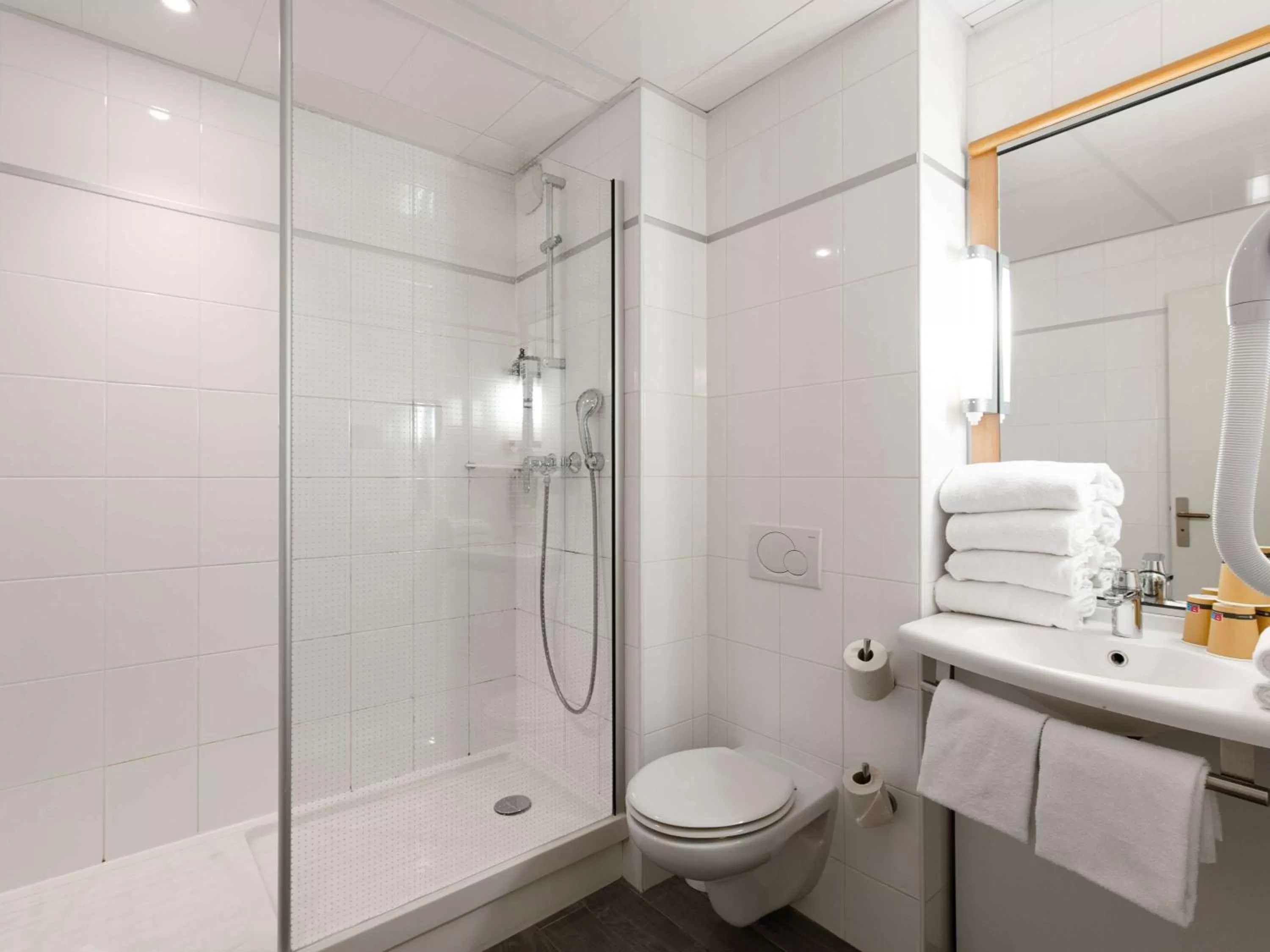 Bathroom in ibis Paris Opera La Fayette