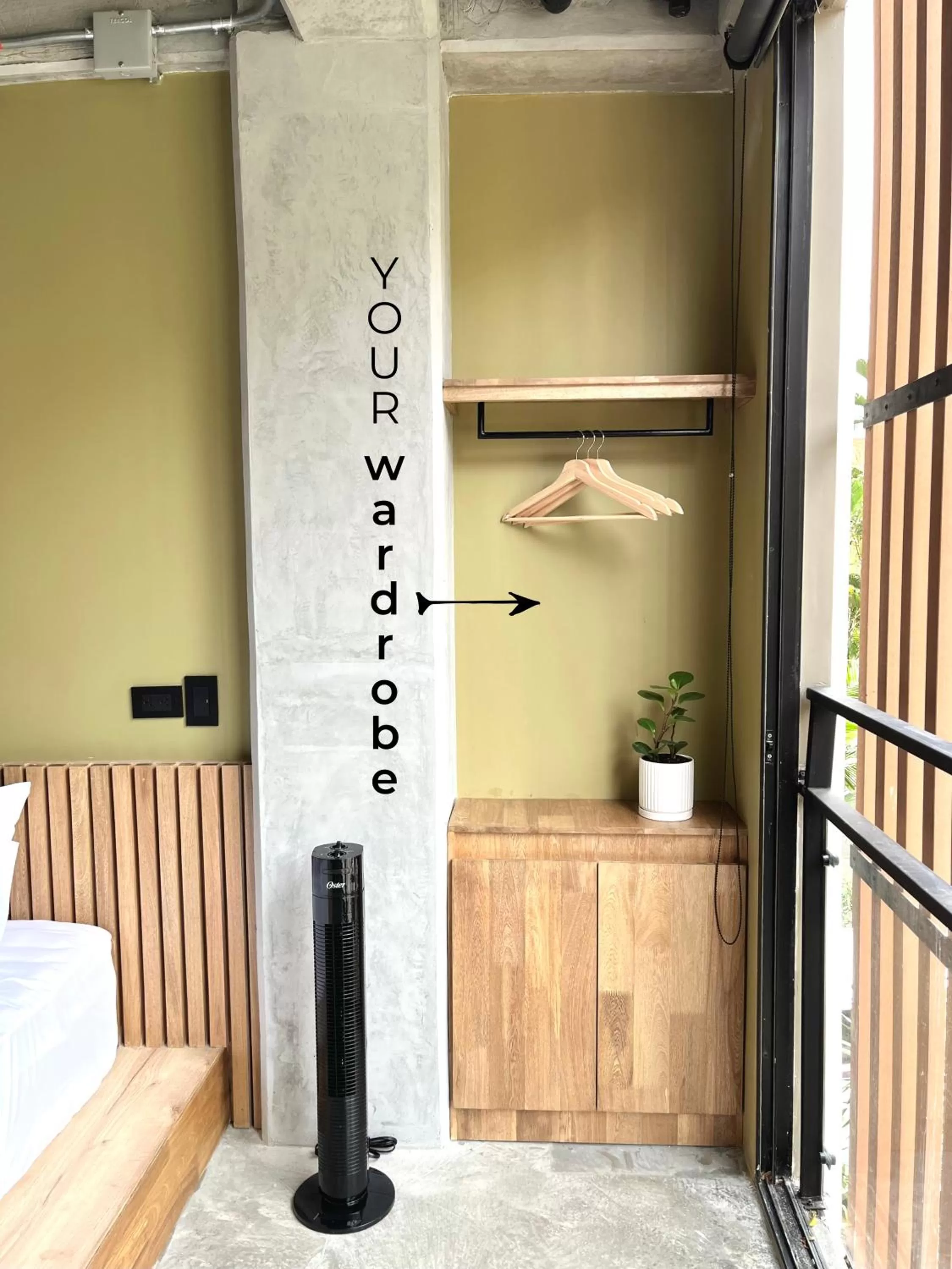 wardrobe in Beminimal Hotel